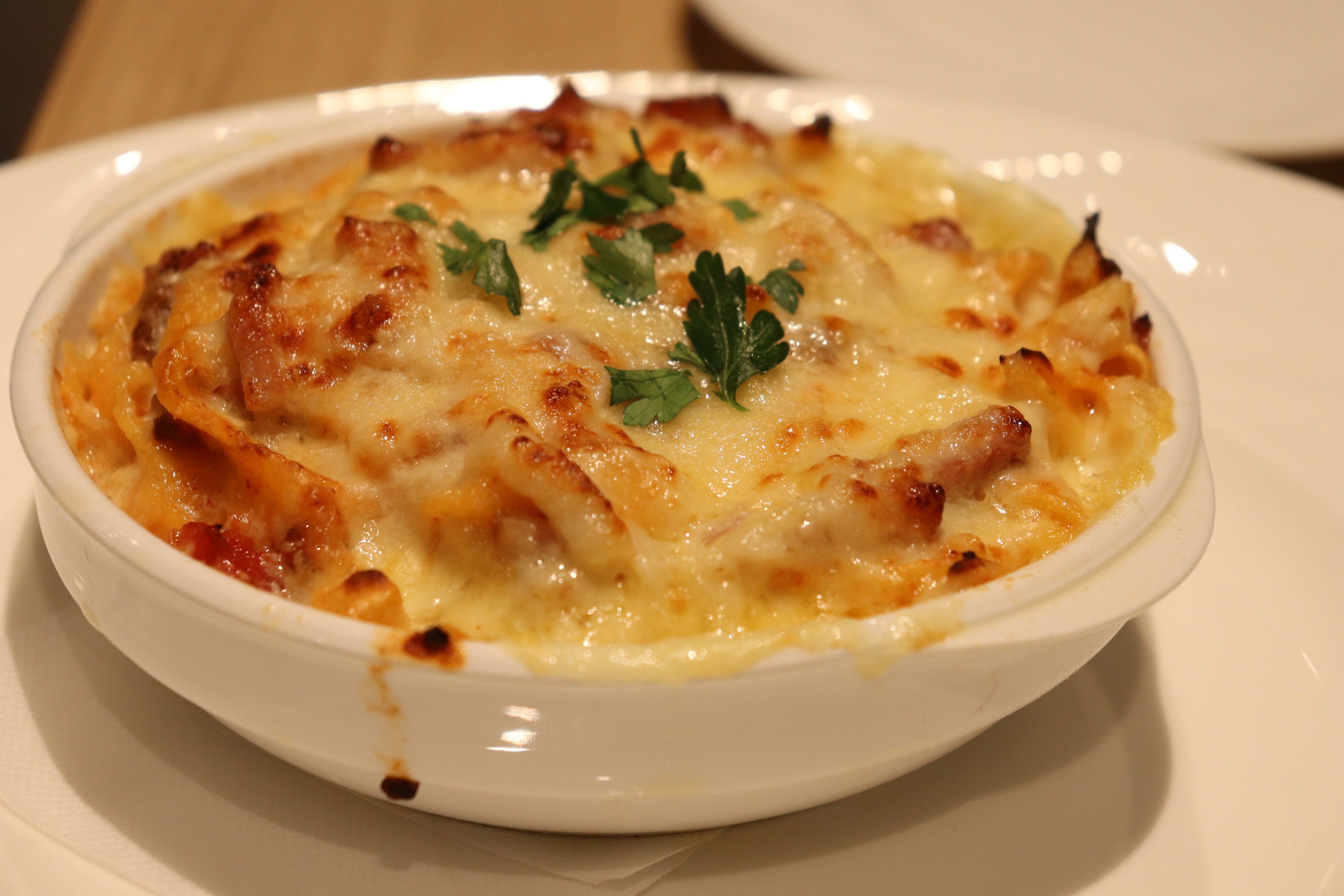 クリームミートソースのパスタグラタン