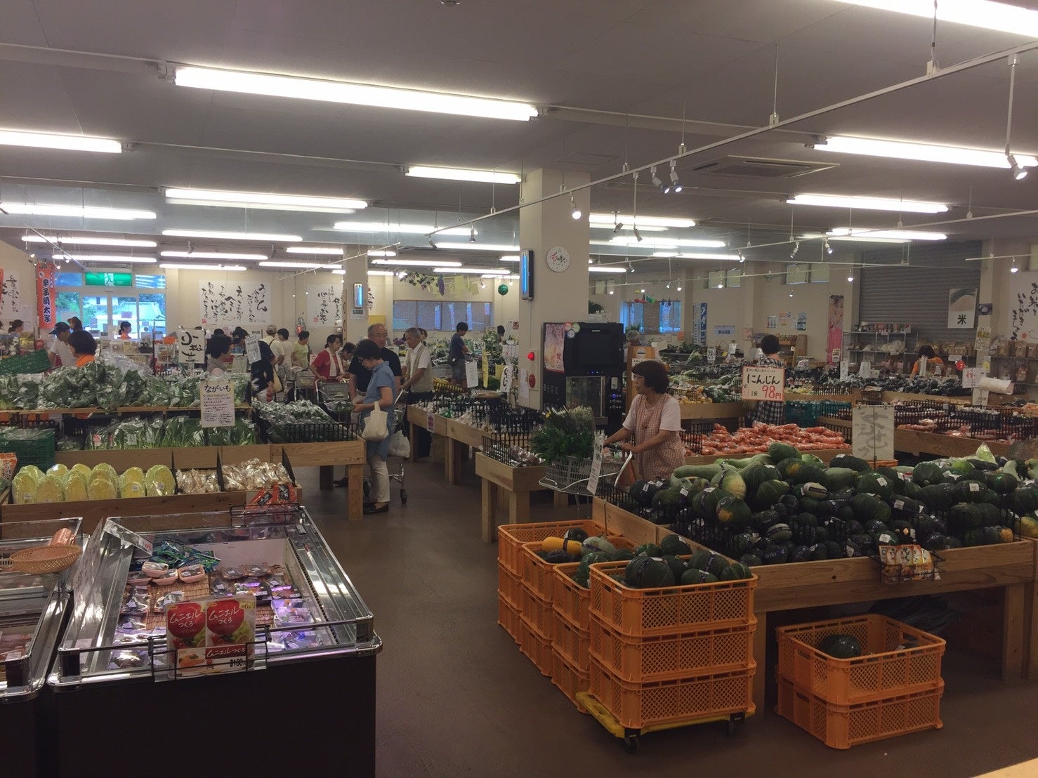 旬の駅ならやま本店店内