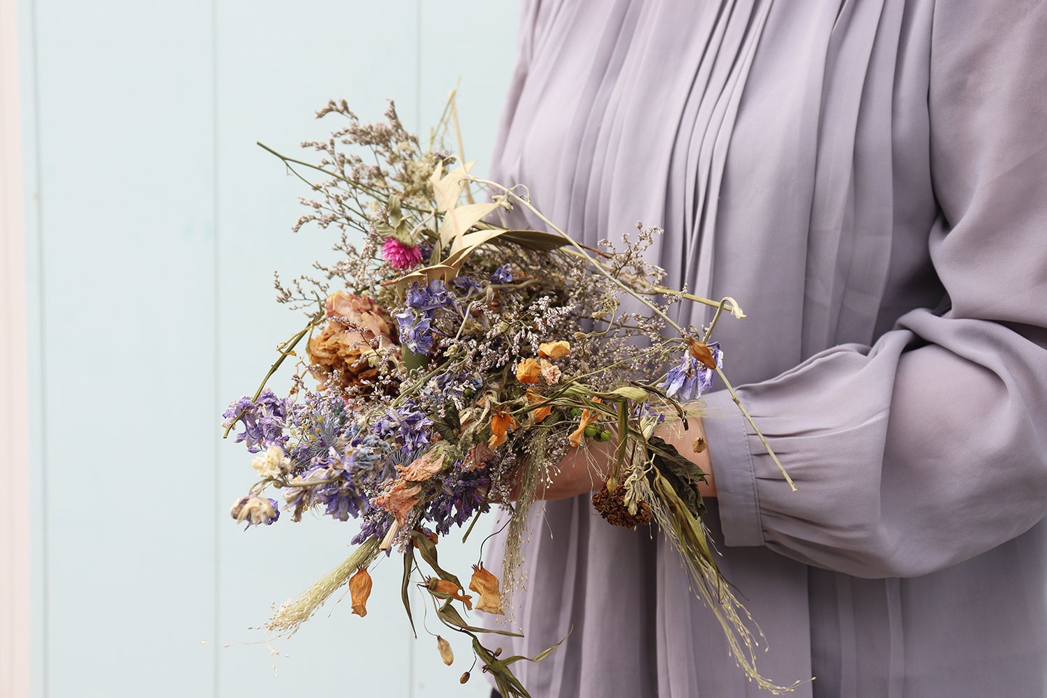 乾燥させた後、廃棄衣類繊維に練り込む