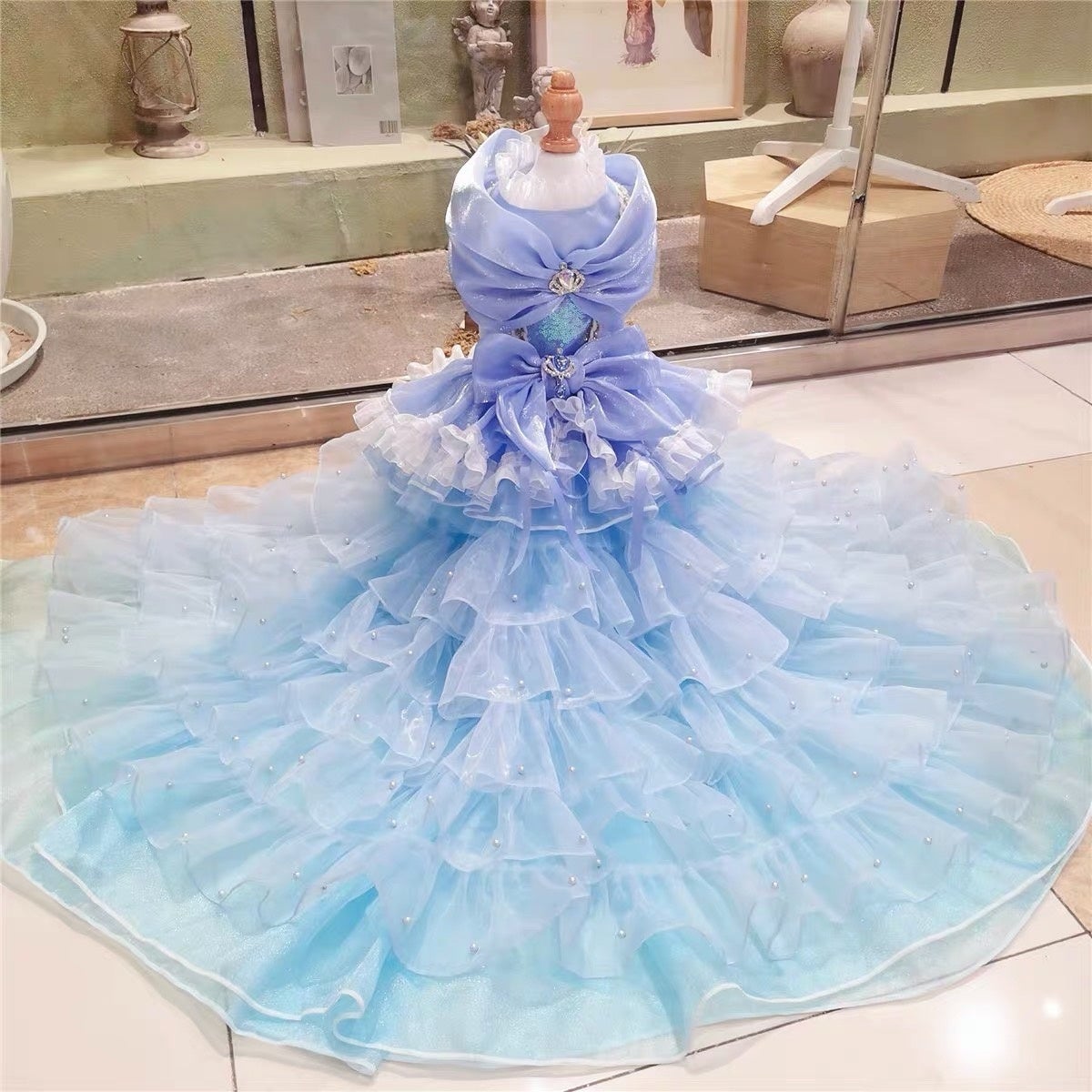 貸出ドレス一例(写真は無料レンタルドレス)有料貸出ドレスも500円～ご用意