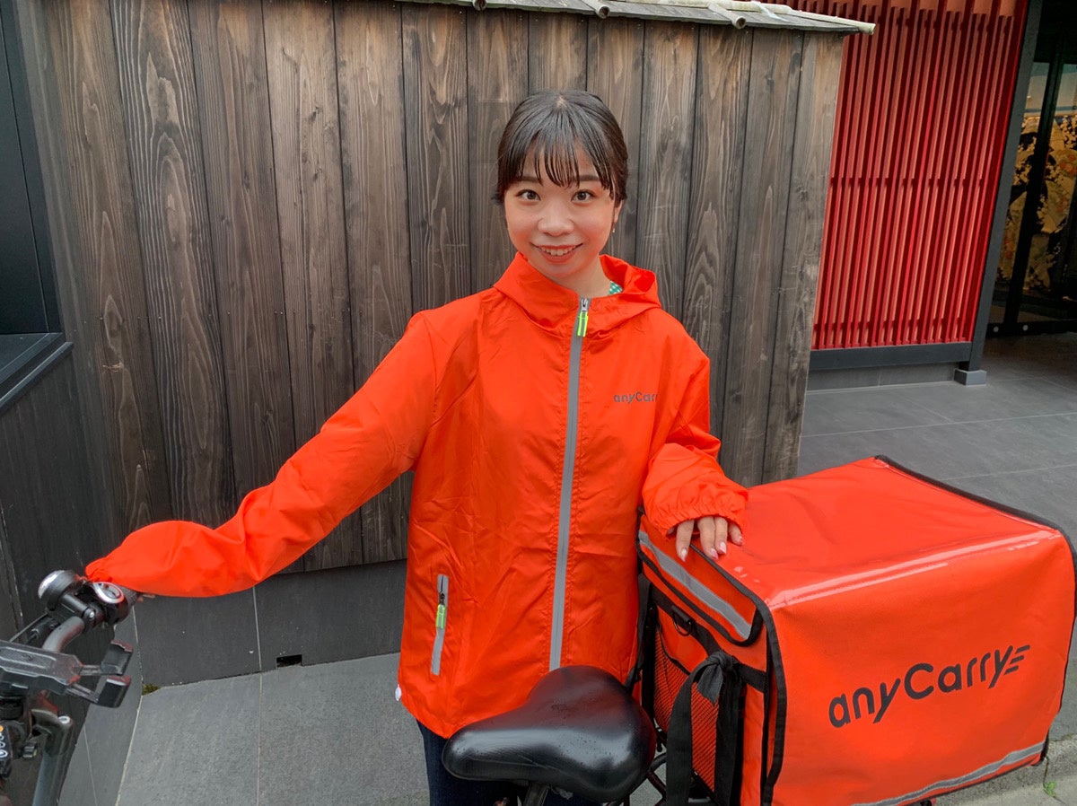 旧デザインのユニフォーム(ウィンドブレーカー)