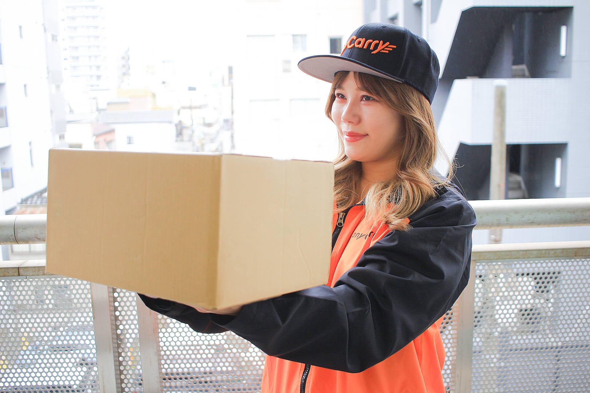 エニキャリの配達員（女性）