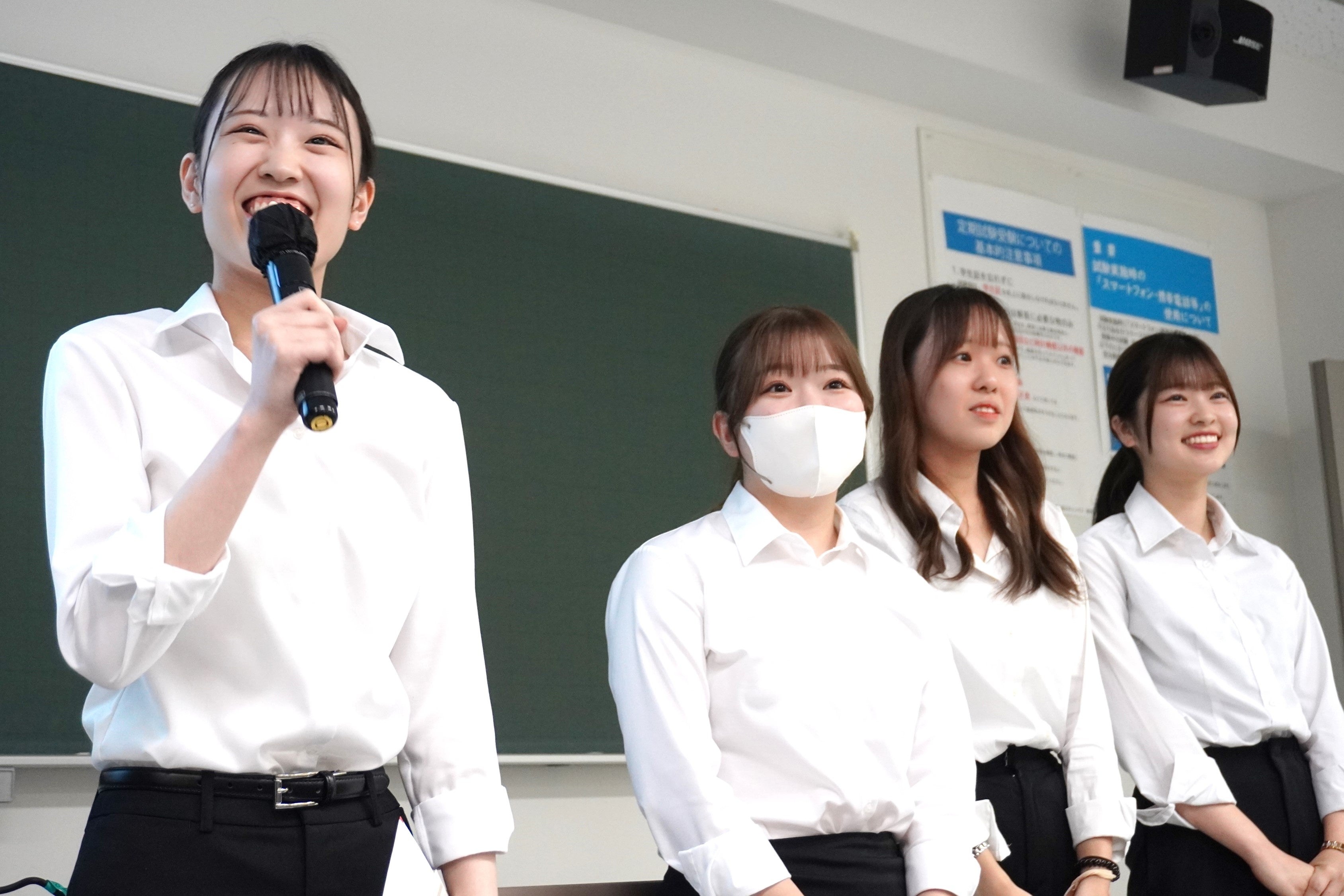 受賞コメントをする審査員特別賞チーム「ちーまる」（法政大学）