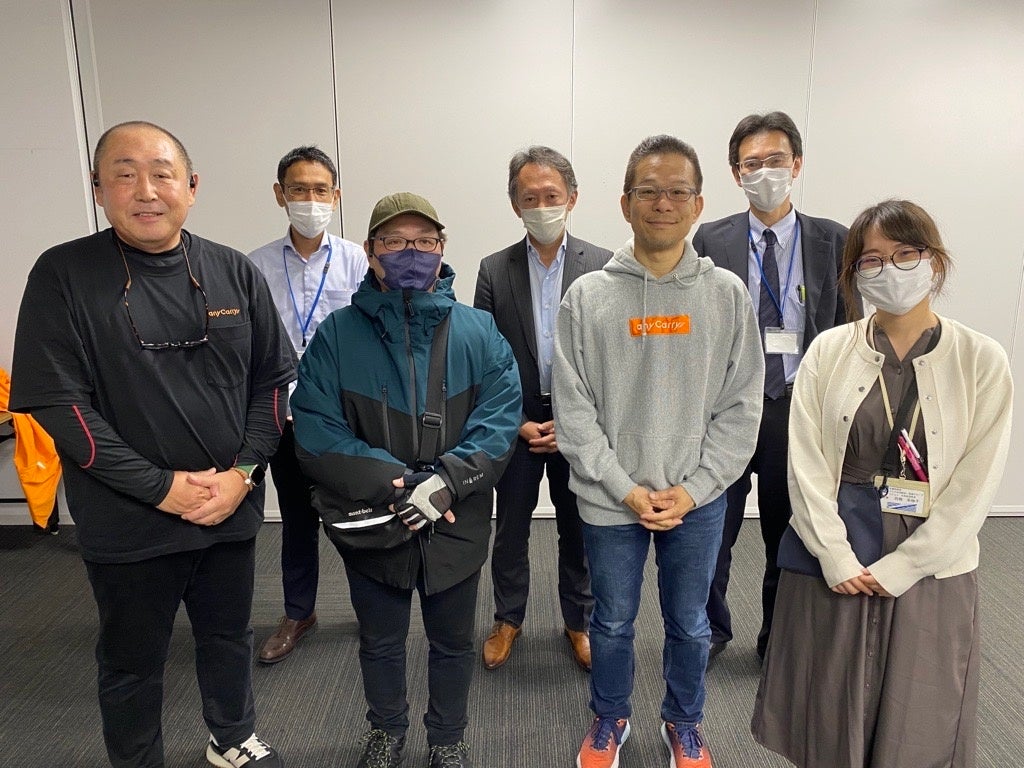 ＜山梨県職員と配達パートナーとエニキャリメンバー＞