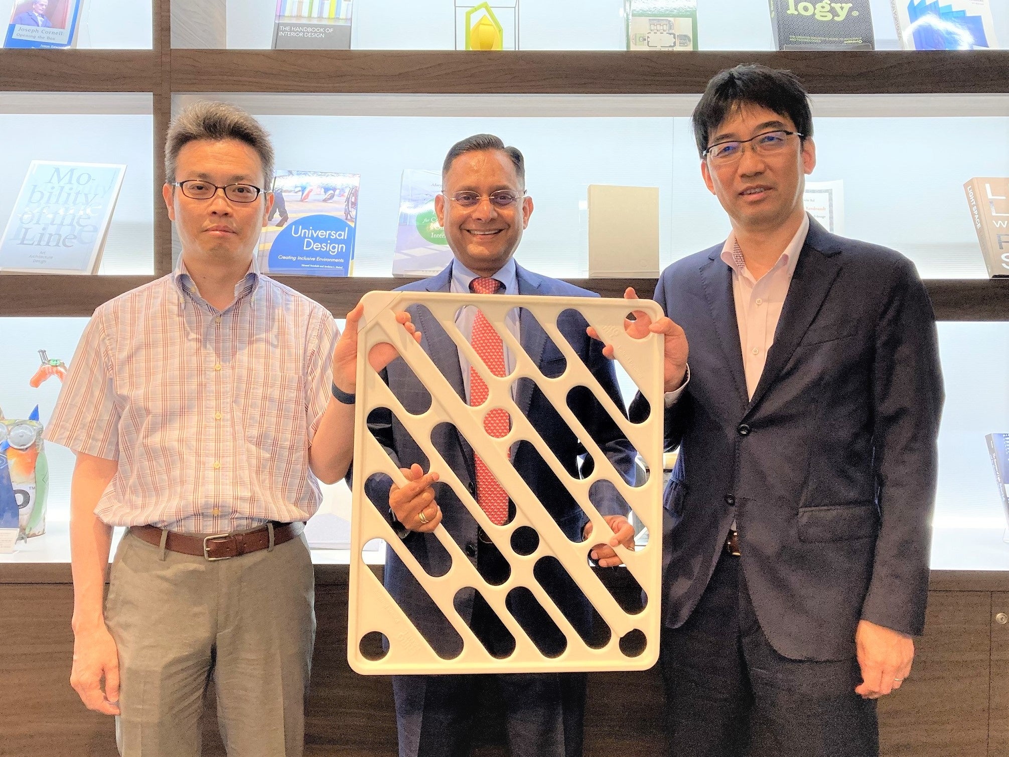 5月18日に開催した調印式の様子