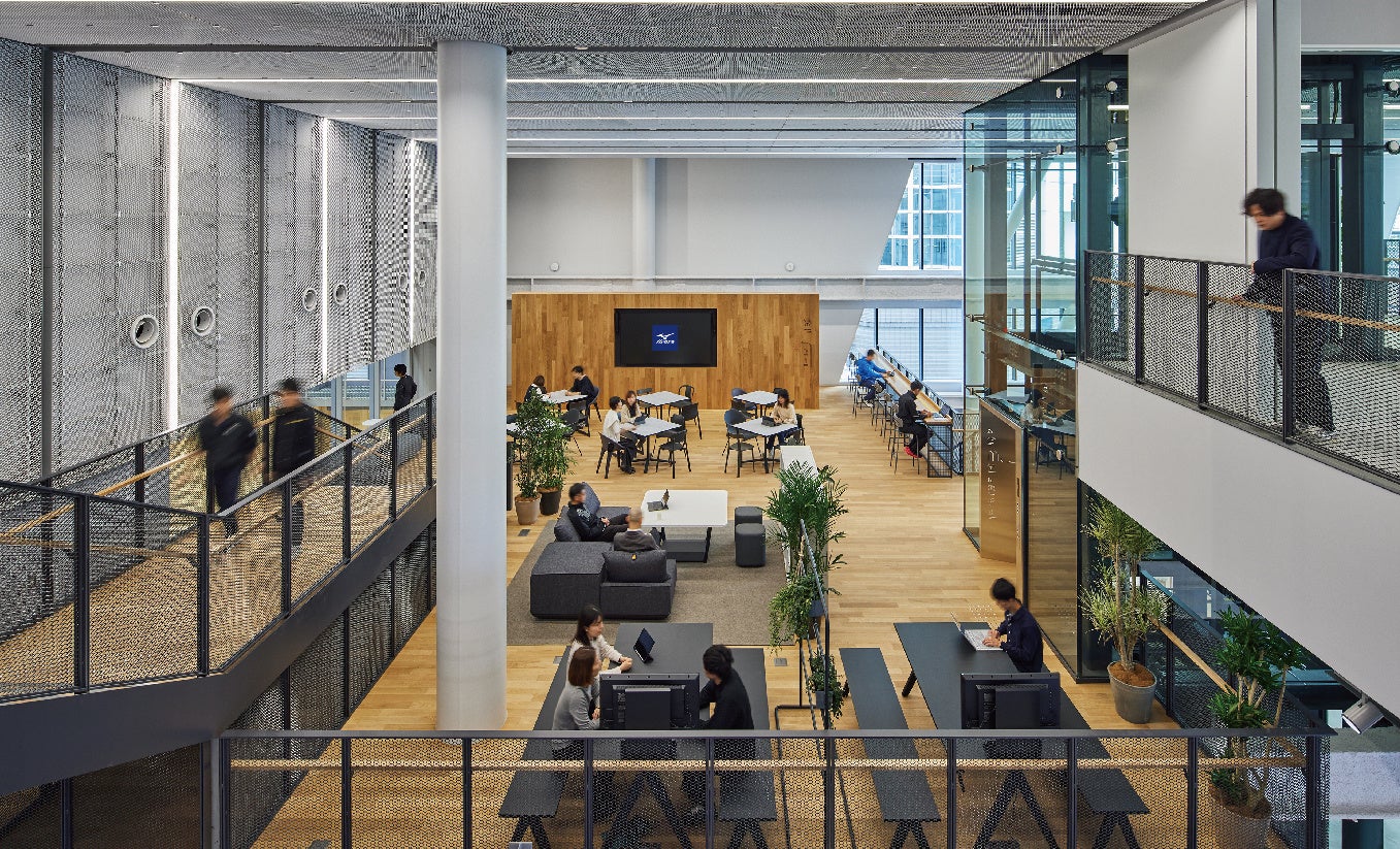 中2階 スポーツバー