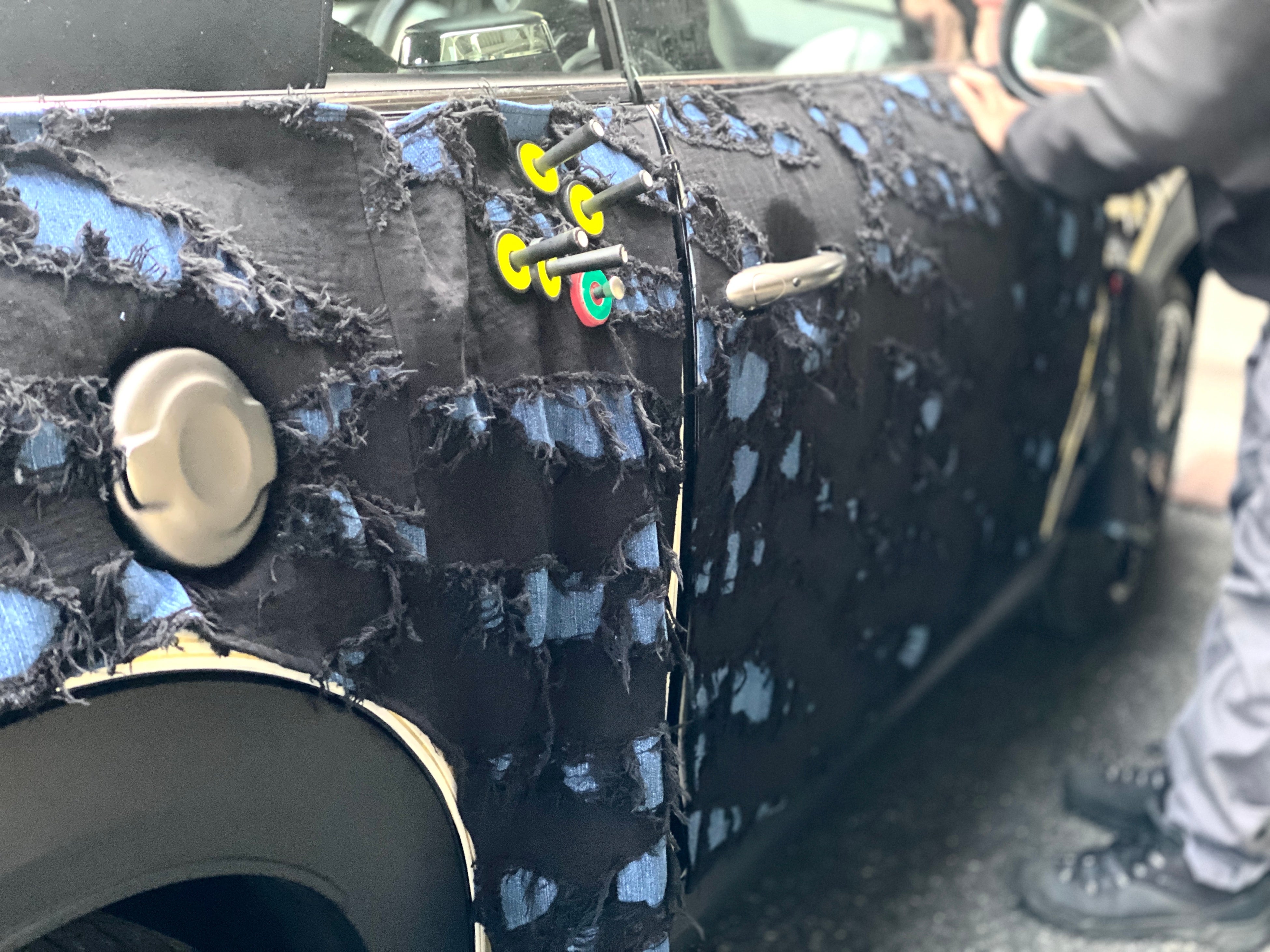 パーツ化されたパパターンデータが一枚ずつ組み立てられている。