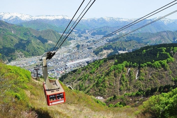 世界最大級166人乗りの湯沢高原ロープウェイ