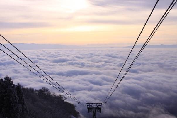 びわ湖バレイで発生する雲海