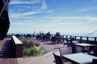 「グリルダイニング＆バー HALUKA」テラス席