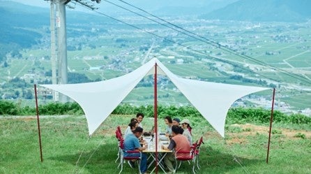 キャンピングオフィス_魚沼盆地の絶景を見ながらのアウトドアミーティング