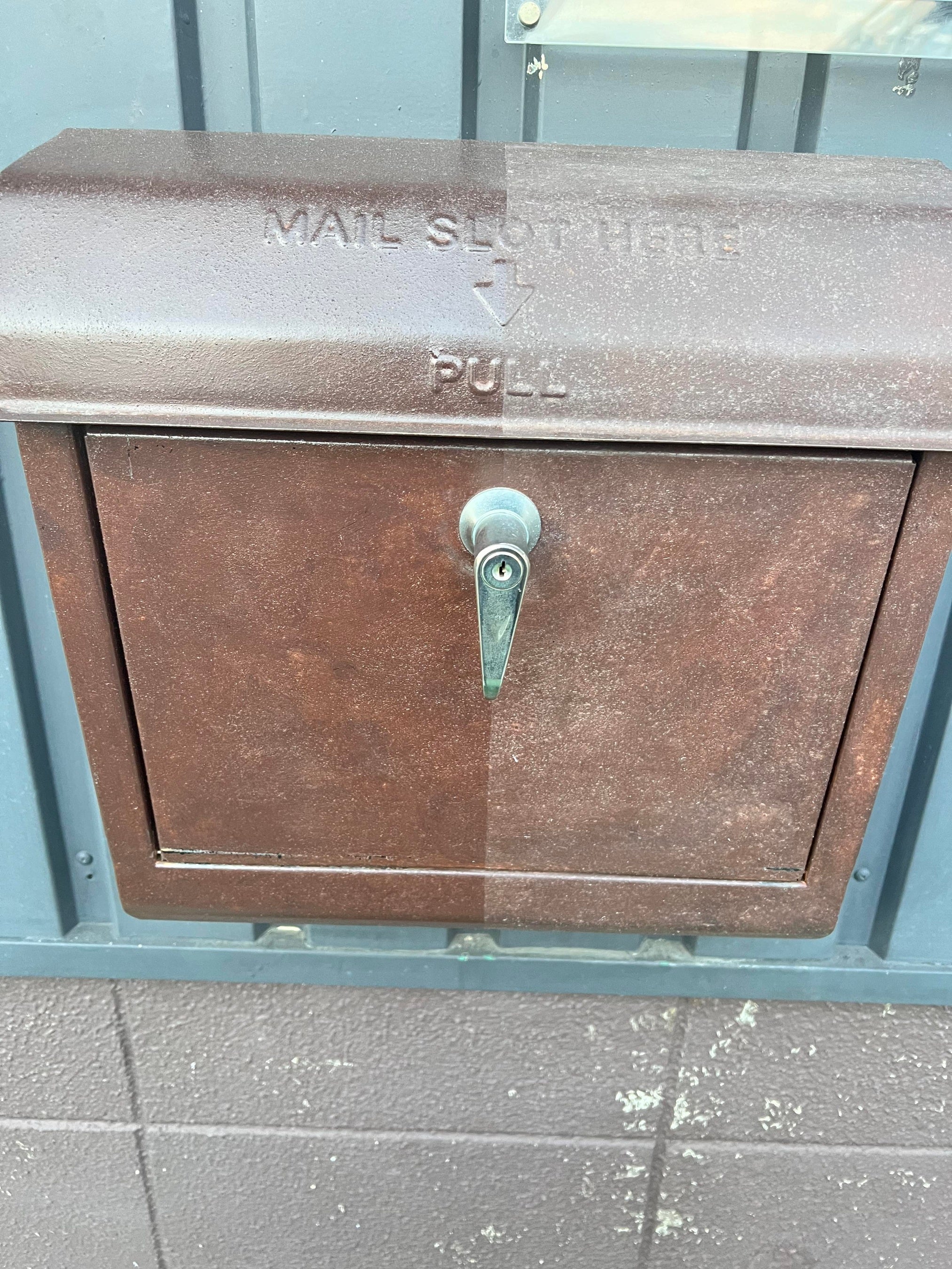 向かって左側だけに施工しました