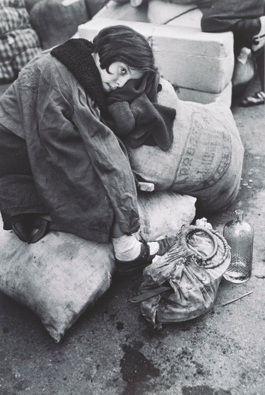 避難民移送センターにて(1939年1月)東京富士美術館所蔵 The Robert Capa and Cornell Capa Archive