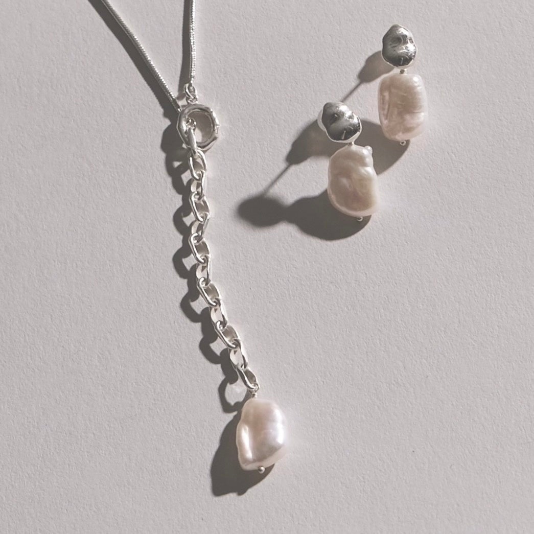 necklace&nbsp;25,300yen／pierced&nbsp;earrings&nbsp;18,700yen&nbsp;​