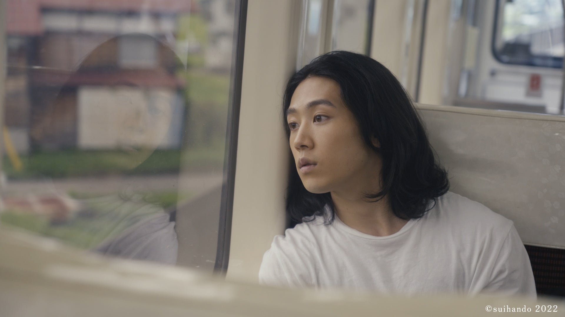 主人公の直人（久遠親）南魚沼市に向かう電車内