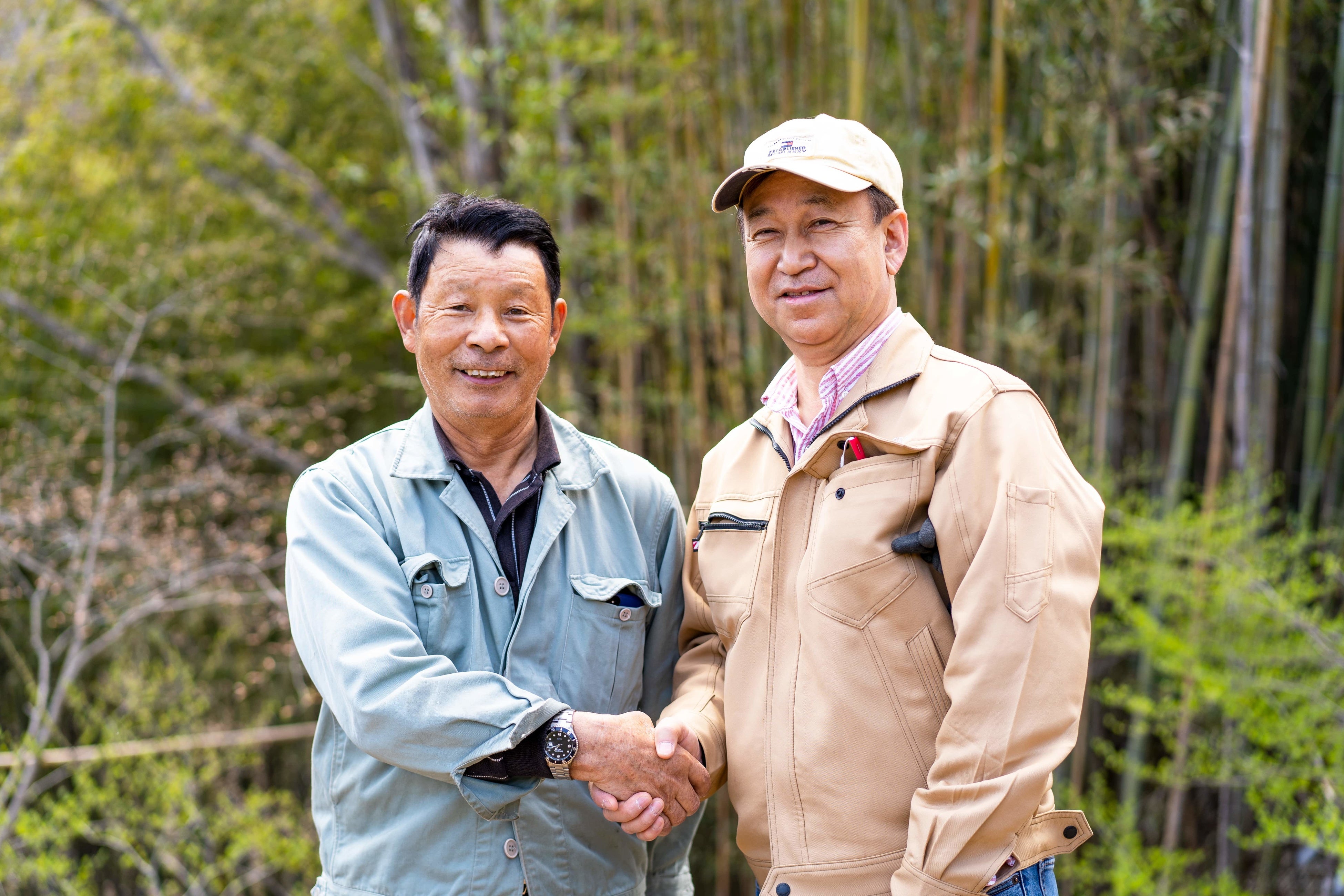 割田一・上岩渕水利組合長（写真左）と 我部山伸男・日本水力開発株式会社執行役員（写真右）