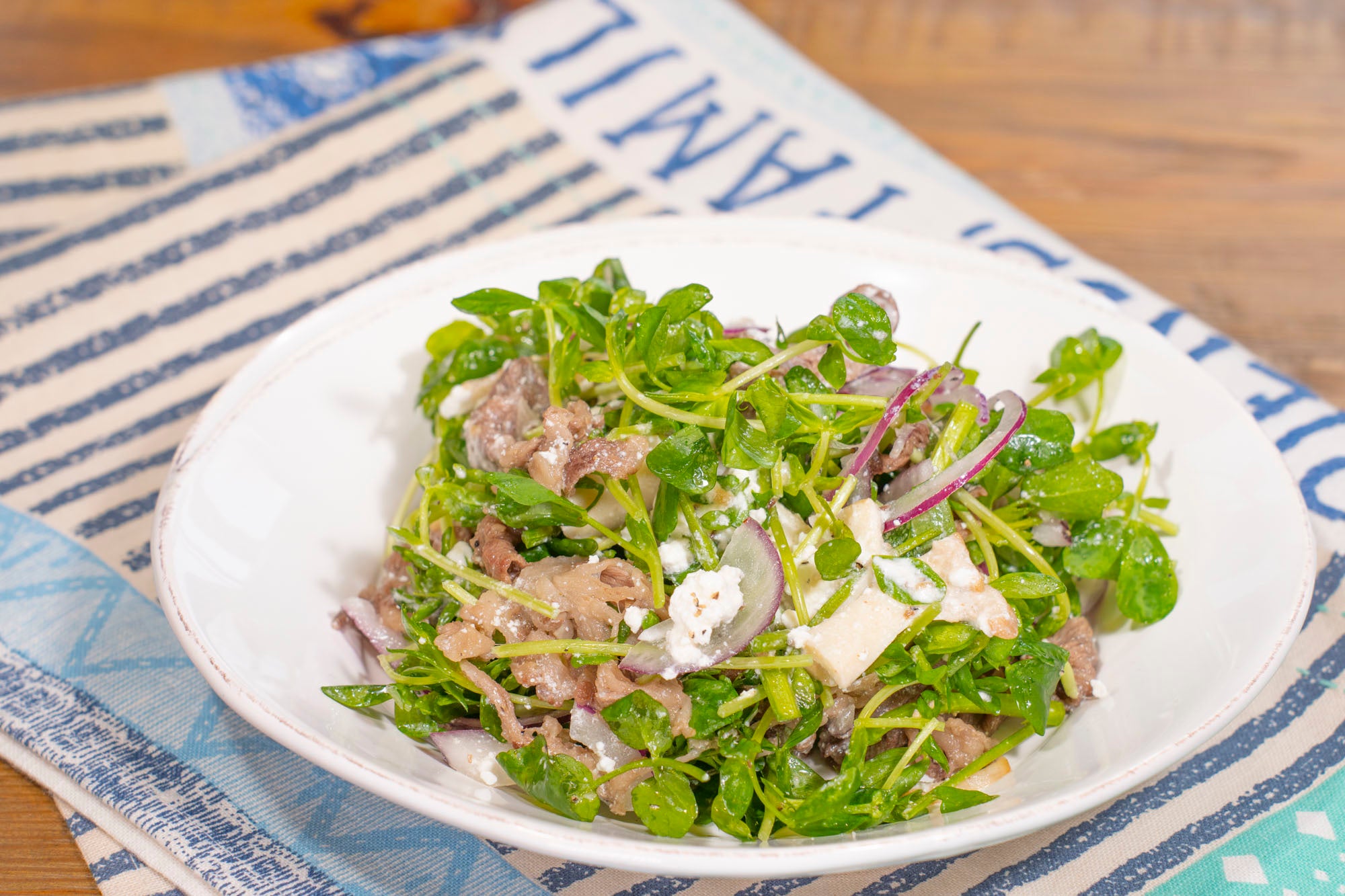 豆苗とカッテージチーズと牛肉の大腸活×温活サラダ