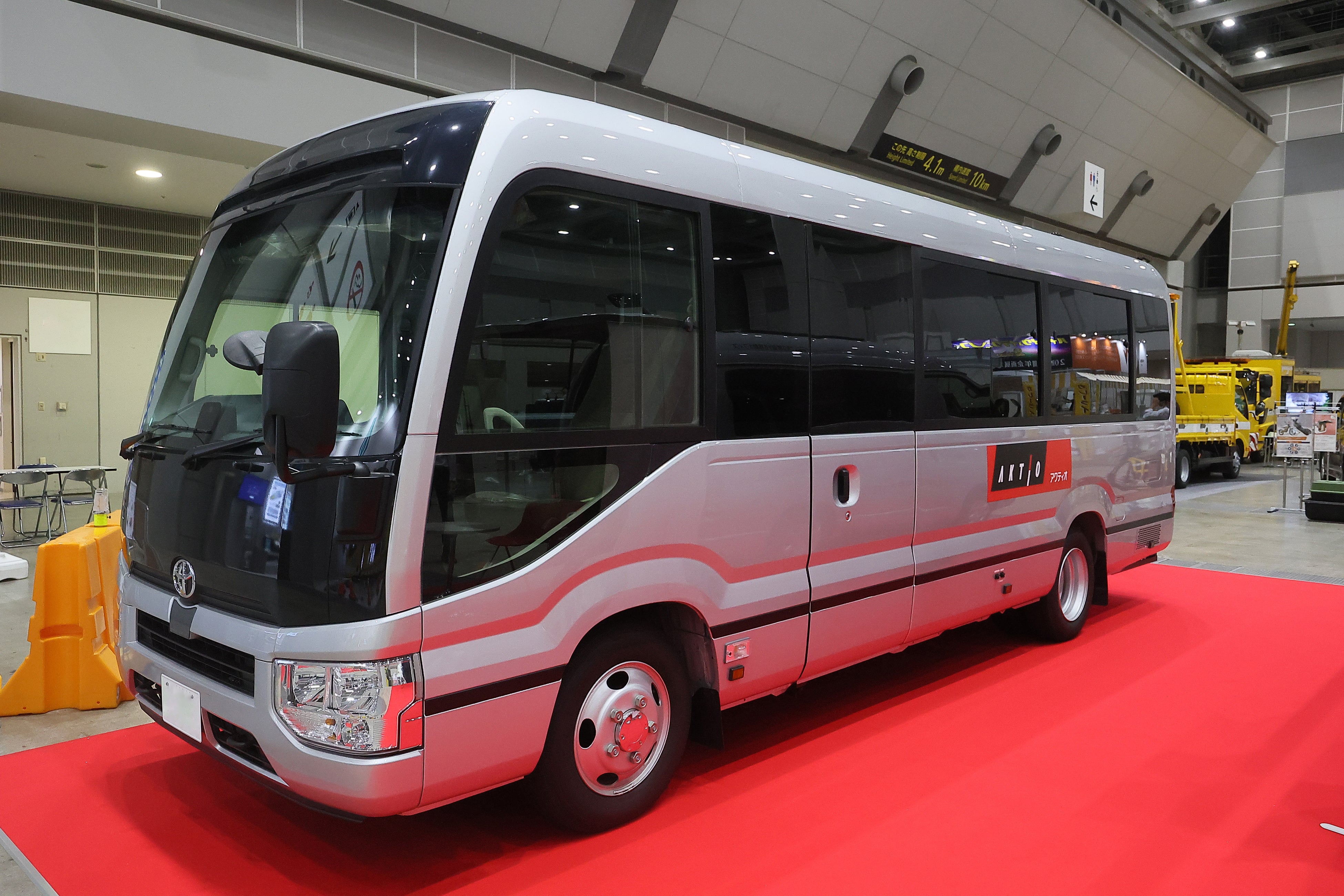 太陽光パネル搭載「新型マイクロバスオフィスカー」レンタル開始