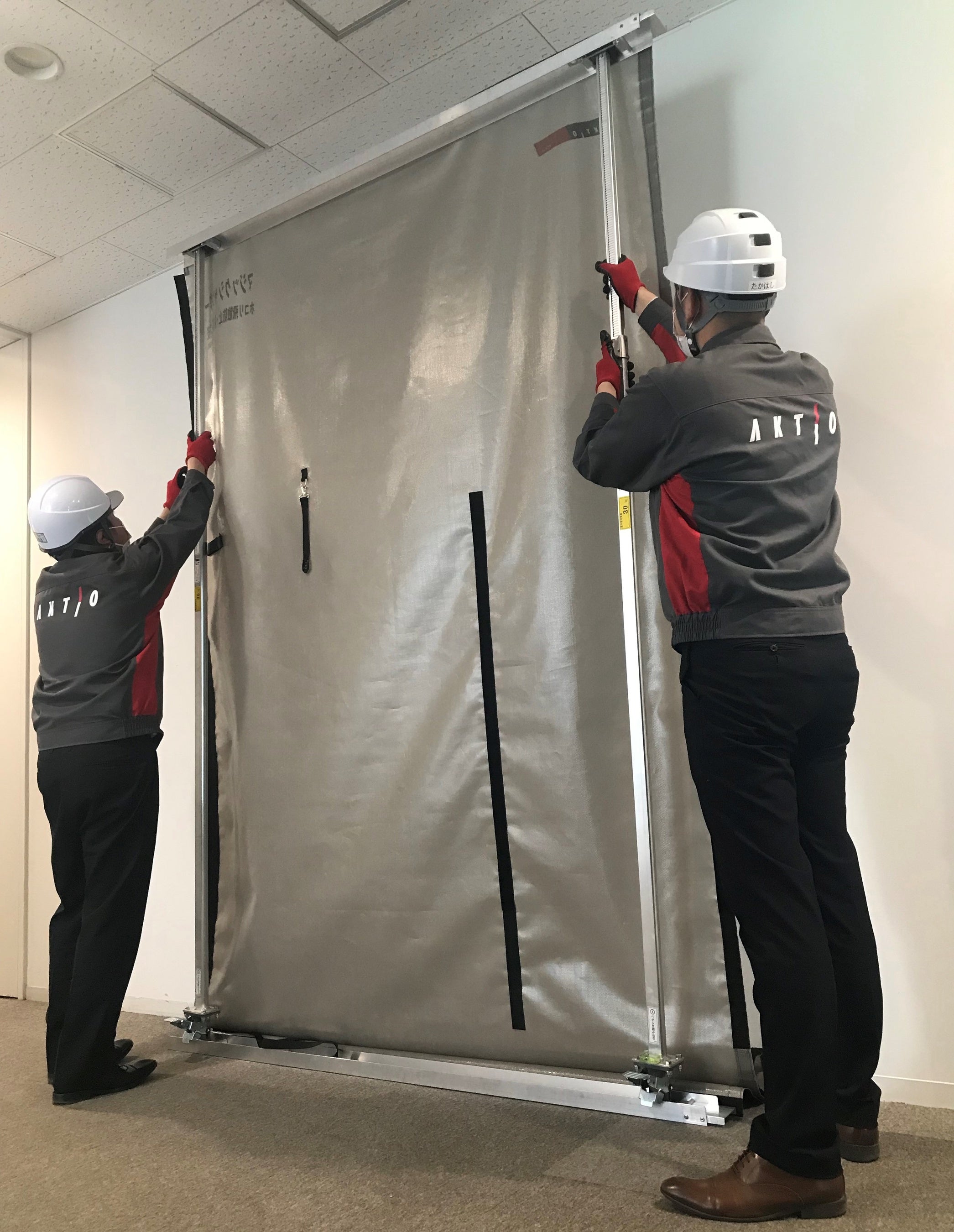 2名での組み立て風景