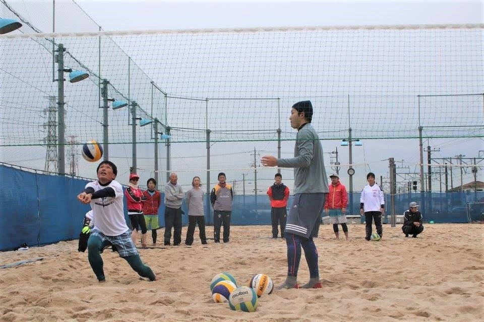 「写真ビーチバレースタイル（主催大会でのスクール風景）」
