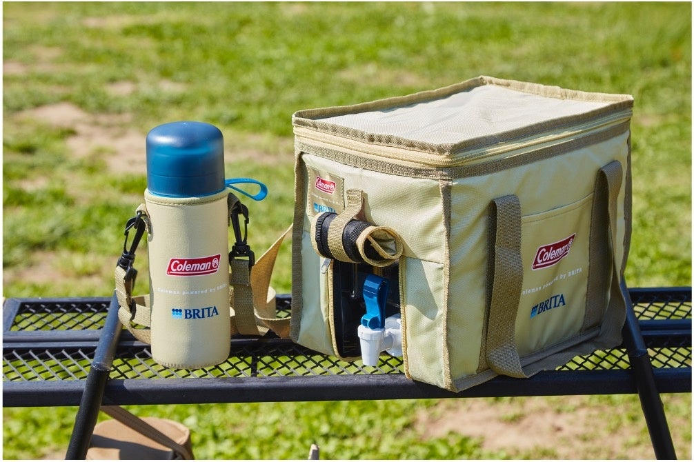 ▲左から、「コールマン×ブリタ」ボトル型浄水器「アクティブ」、「コールマン×ブリタ」タンク型浄水器「フロー」