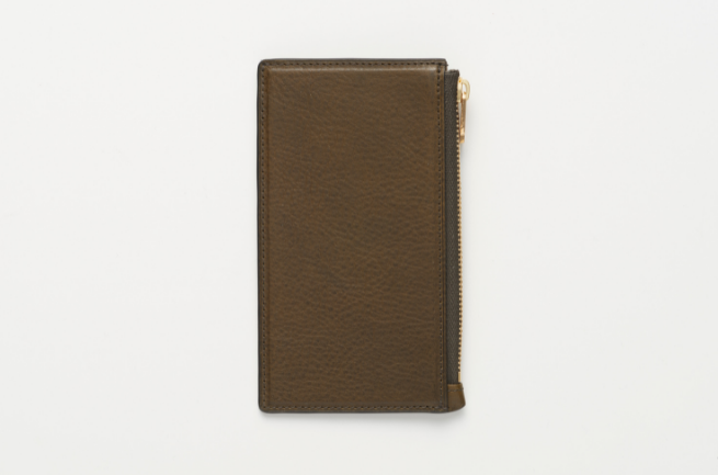 素材の良さを引き立たせてくれるミニマルなデザイン（背面）