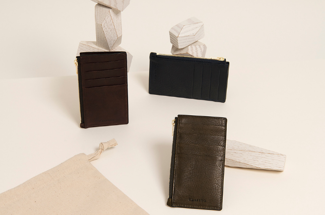 ダークブラウン（左上）、ネイビー（右上）、新色オリーブ（右下）