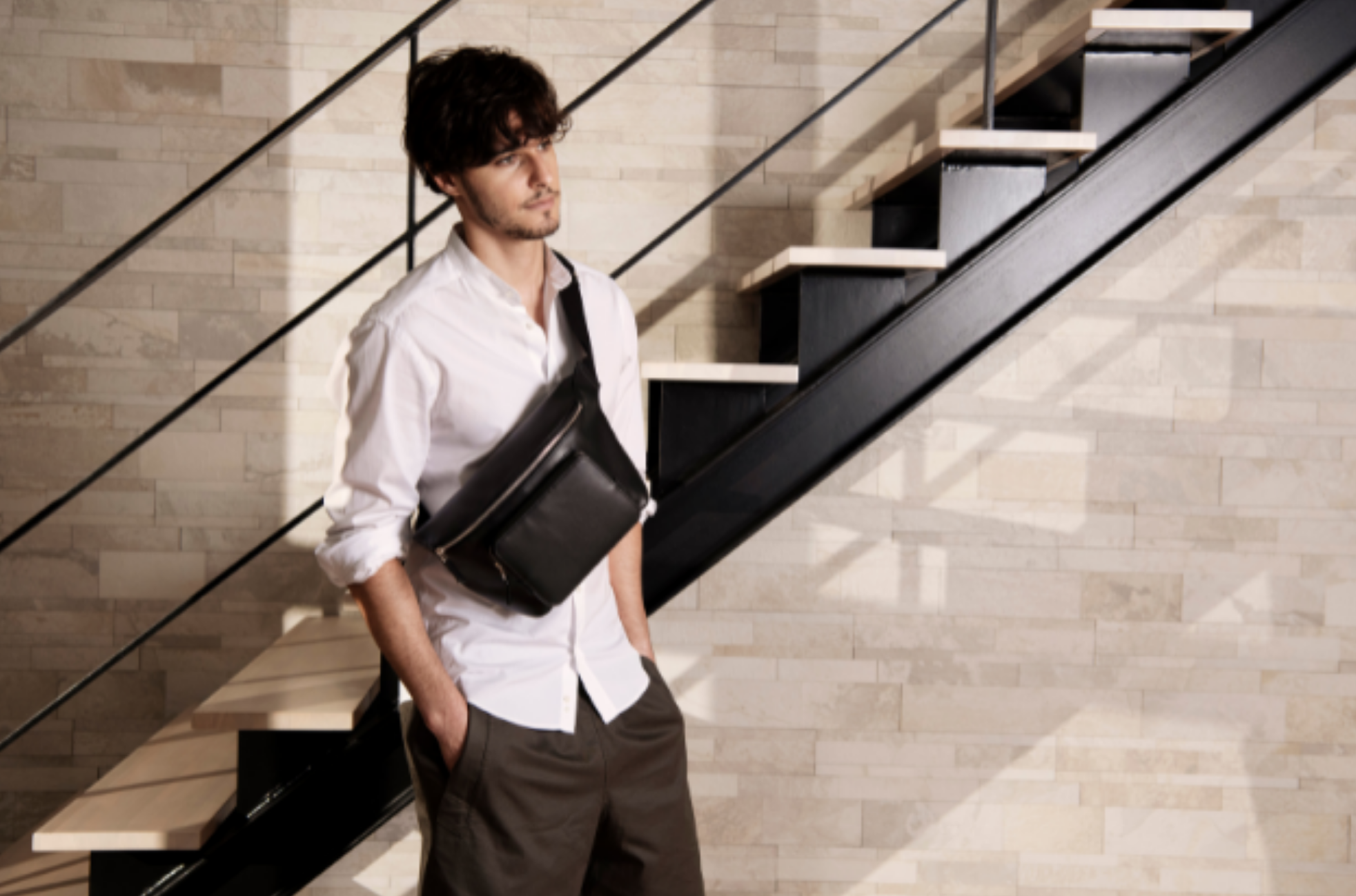 ぴらお【美品】CRAFSTO Dessertoヴィーガンレザーボディバッグ サボテンレザー製ボディバッグ【ヴィーガンレザー】| CRAFSTO