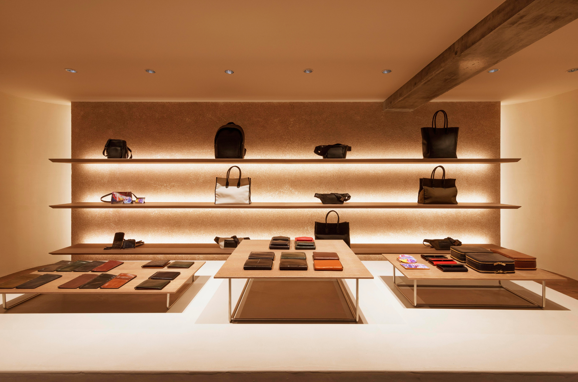 植物性由来ヴィーガンレザーのバッグも新たに4型登場