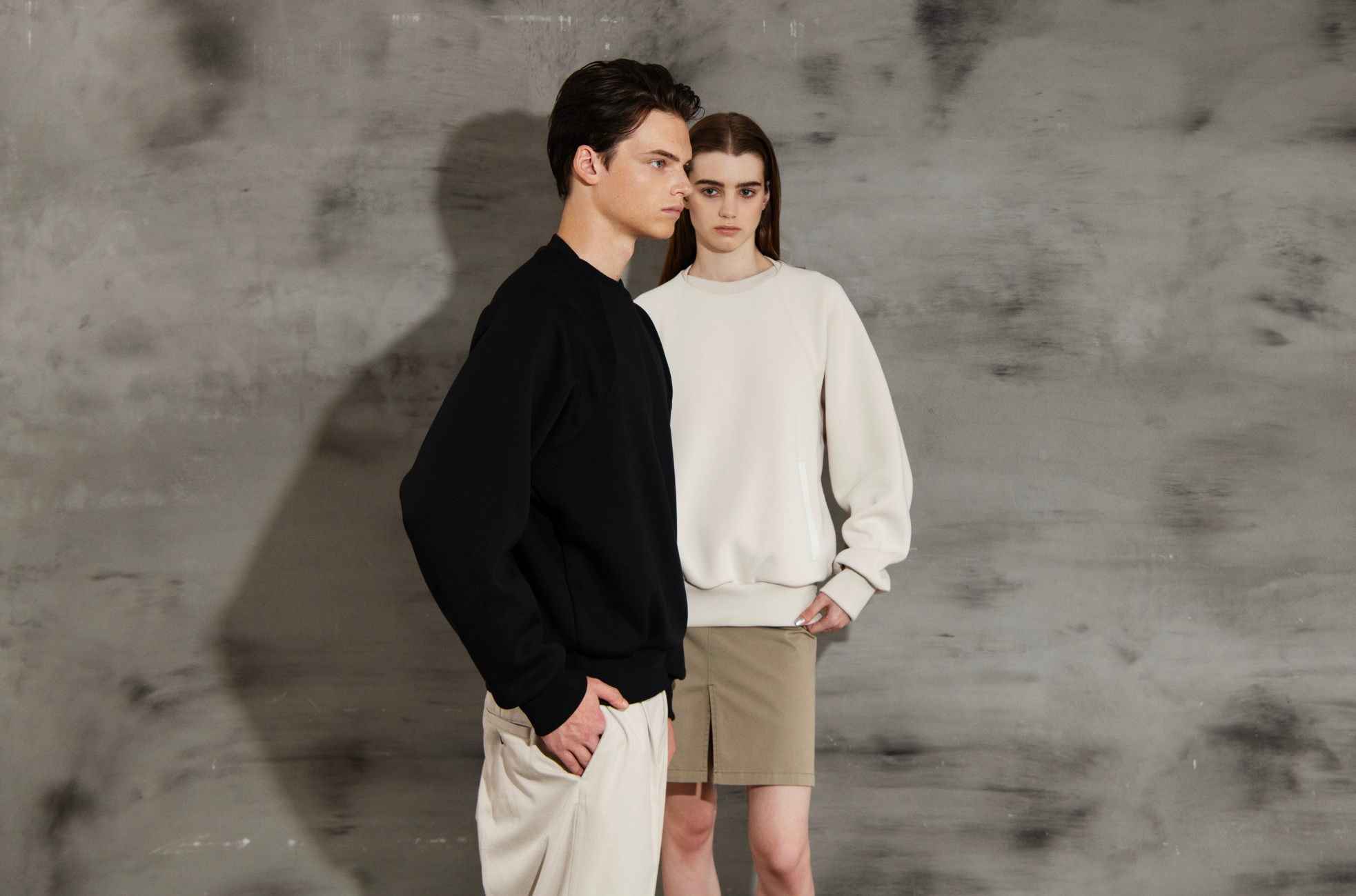 NEWスタンダードスウェットP／O ／左からBlack（L） Ivory（M）