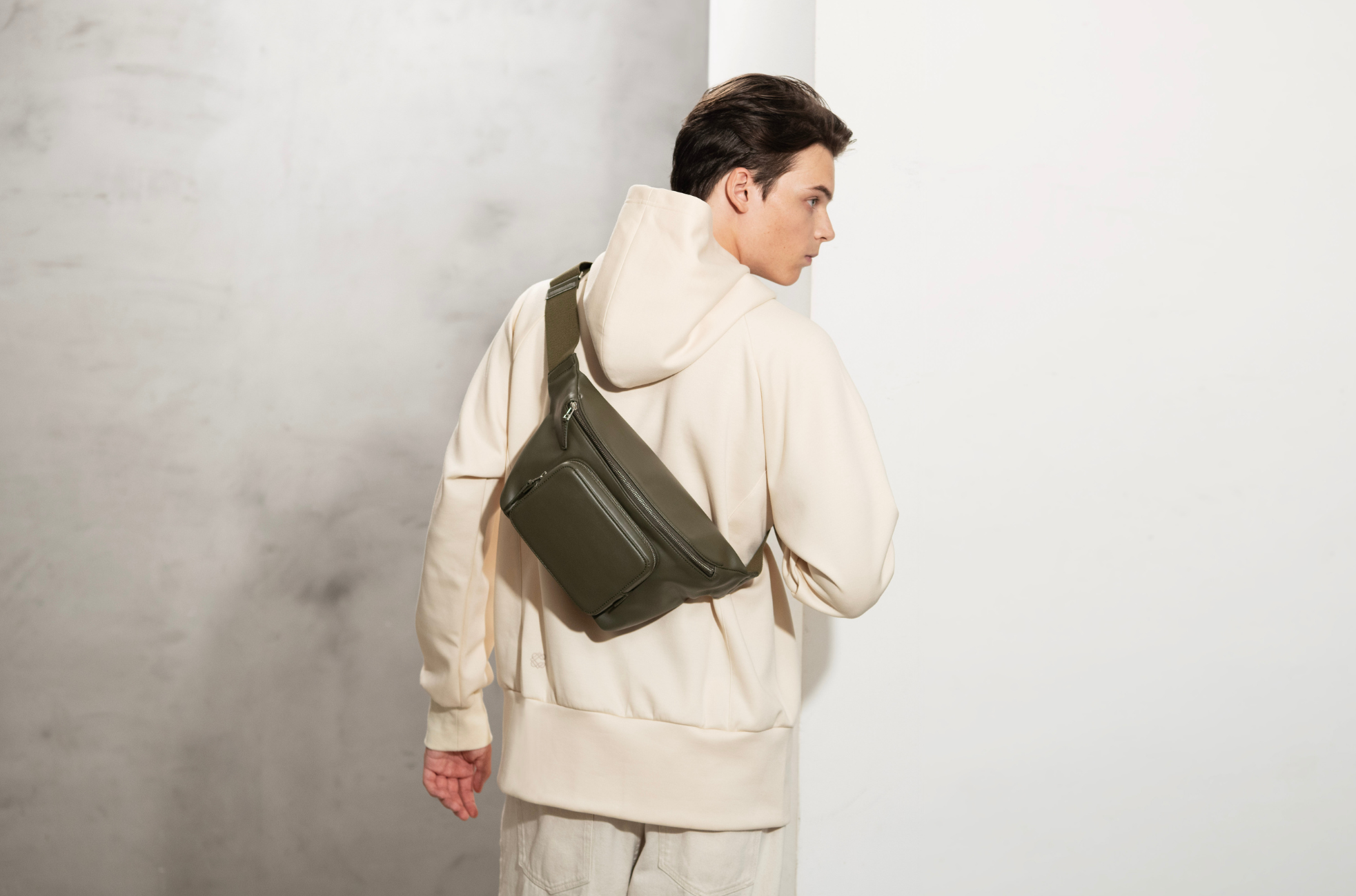 Dessertoヴィーガンレザーボディバッグ／Olive