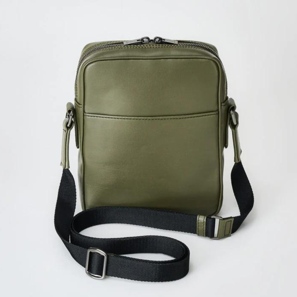 新色オリーブ／BACK