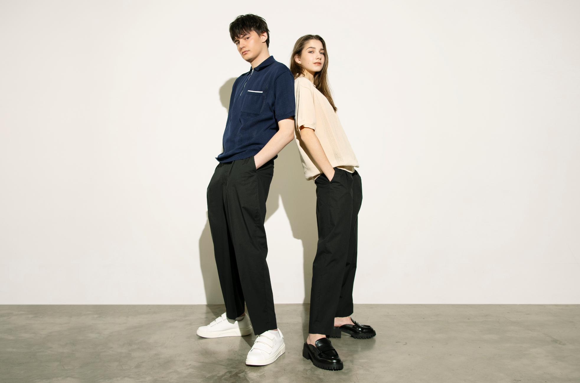 コンフォートテーパードパンツ／男女ともにブラック