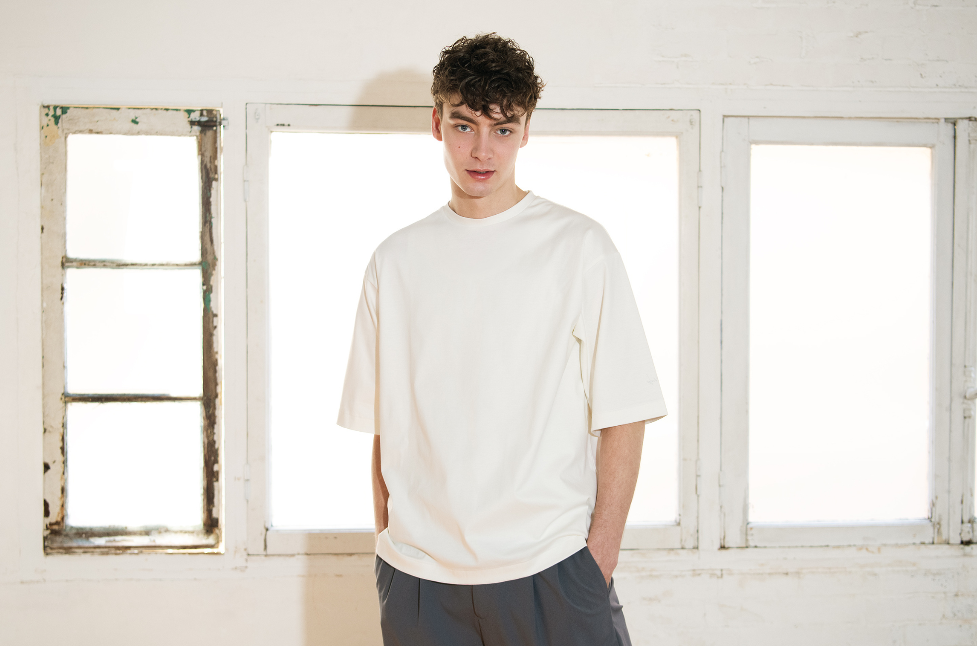 グラフィックTシャツ／オフホワイト