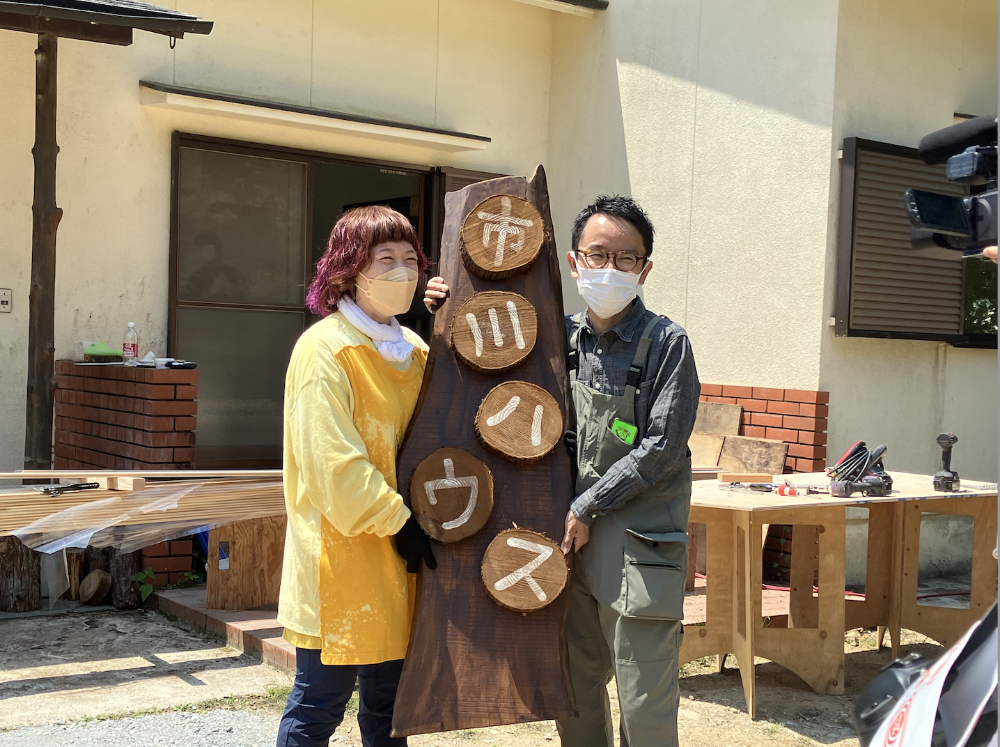 女と男　ワダちゃん（左）・市川（右）