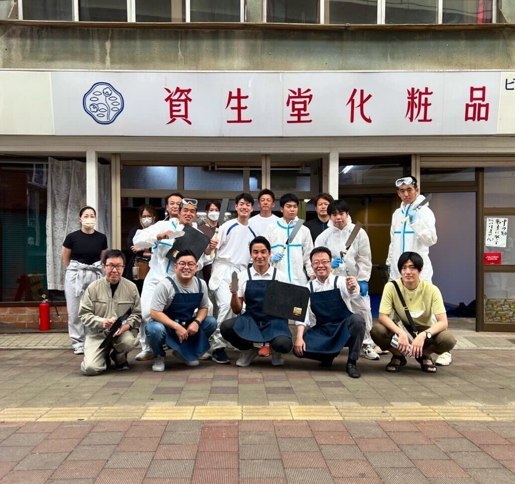 市長と松田丈志氏、市民が参加した『空き家のDIY体験イベント』