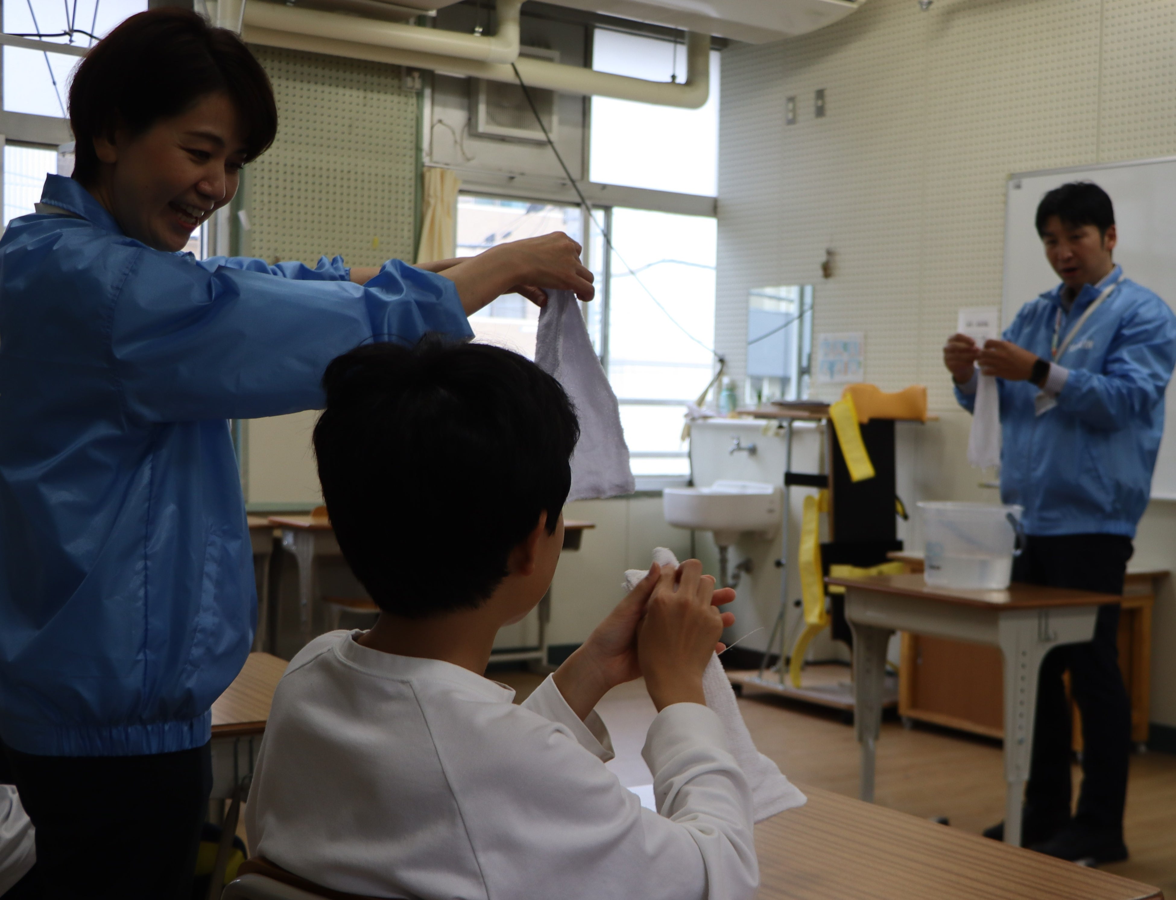 大阪府教育庁との公民連携の取り組みとしてダスキンが支援学校で「おそうじの出前授業」を実施