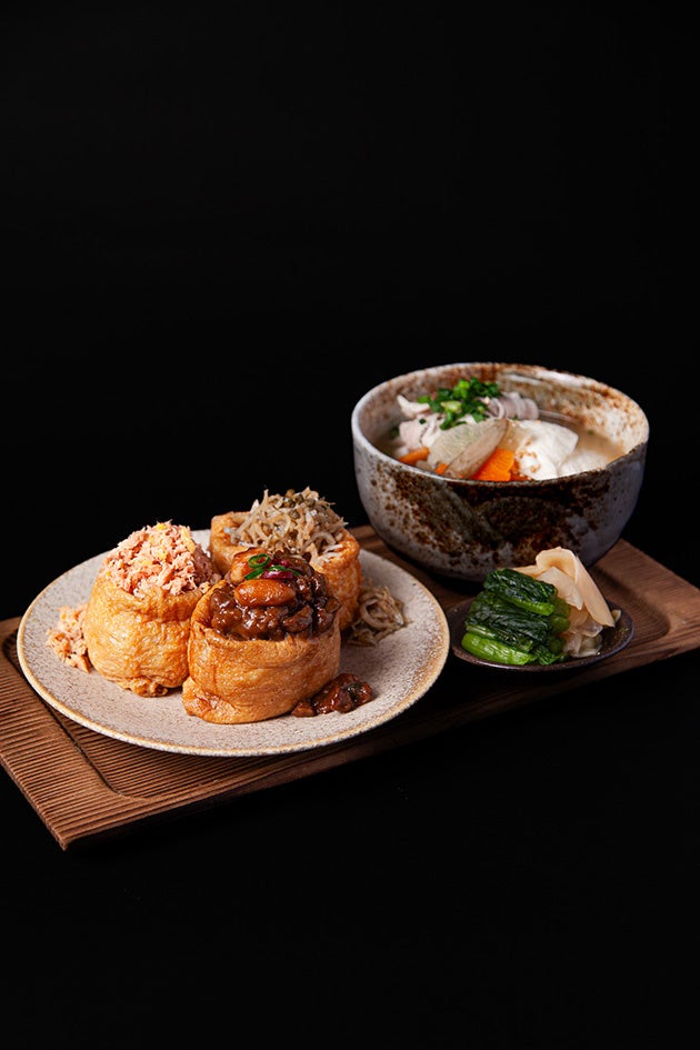 和惣菜いなりと豆腐たっぷり豚汁のセット 1,300 円(税込)