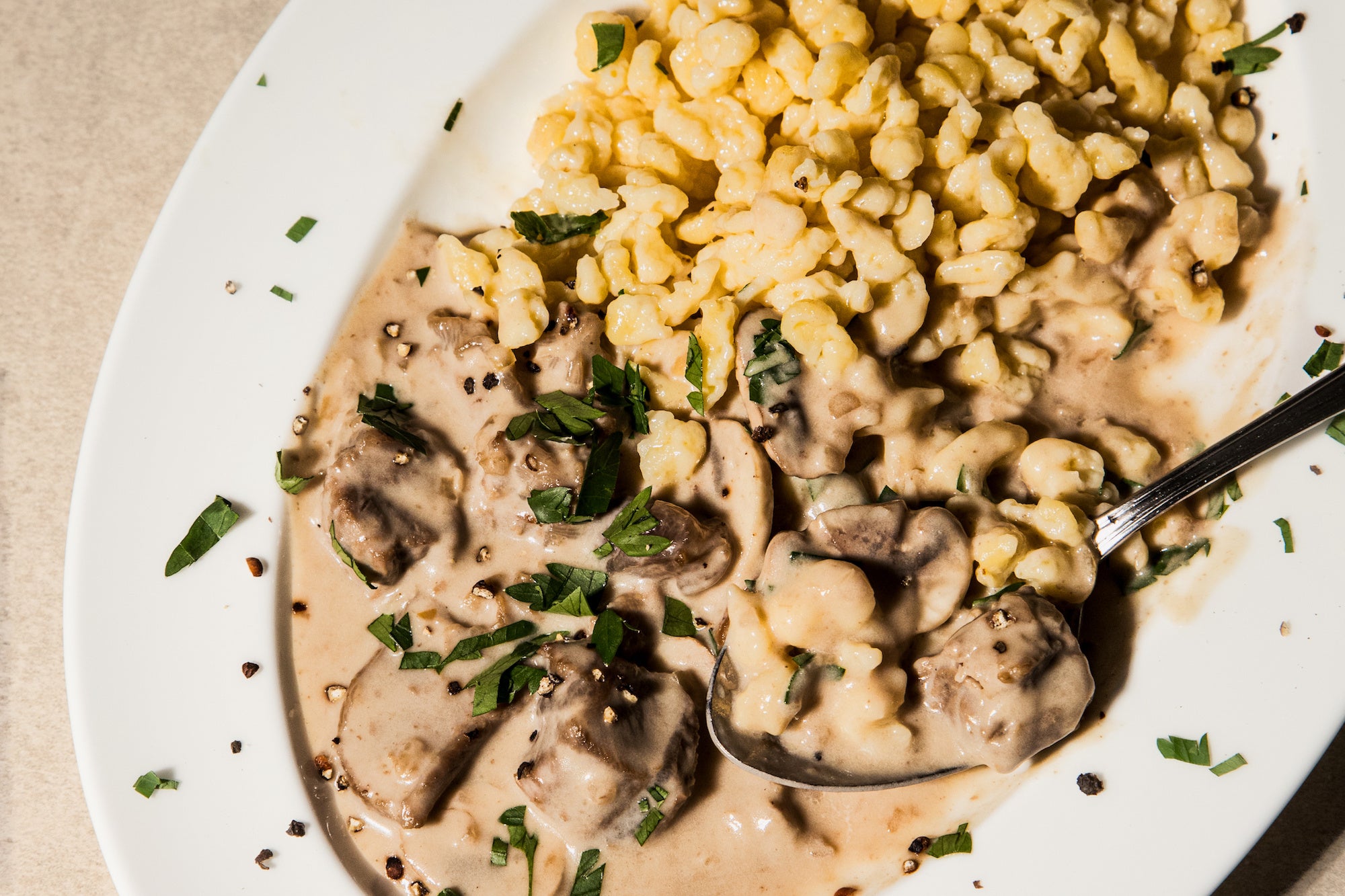 シュペッツレ　黒毛和牛のラグークリームソース