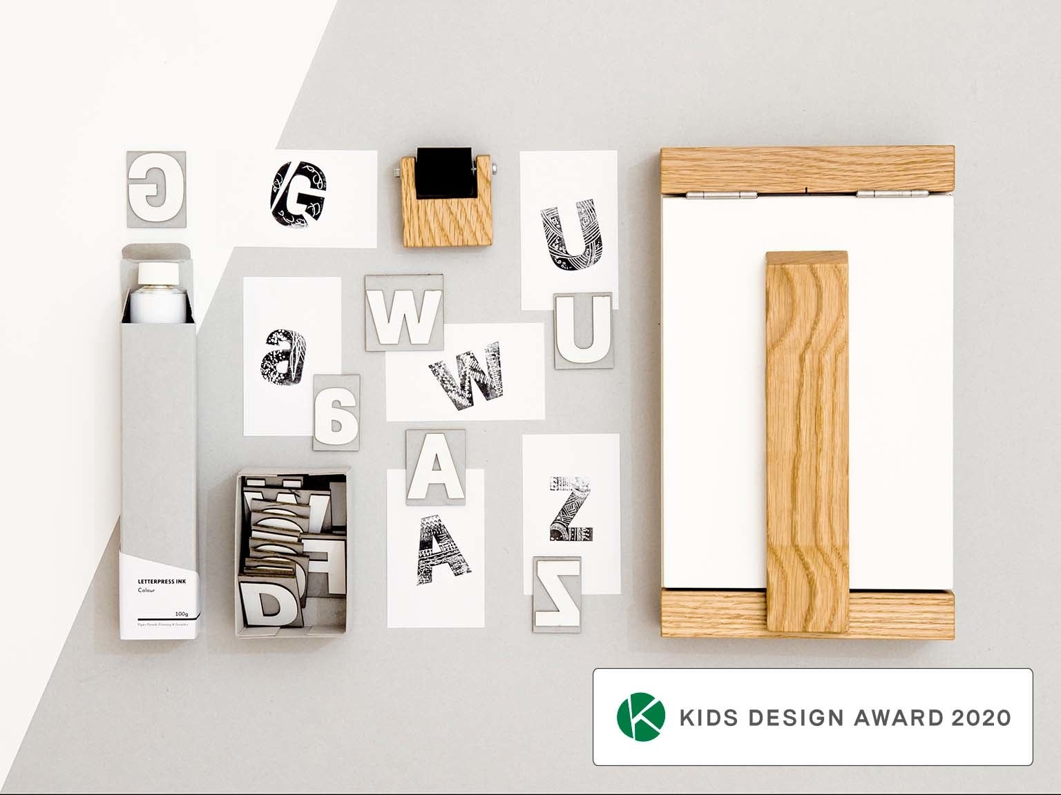 当社独自開発の活版印刷キット「Papertype Print Kit(ペーパータイプ・プリントキット)」