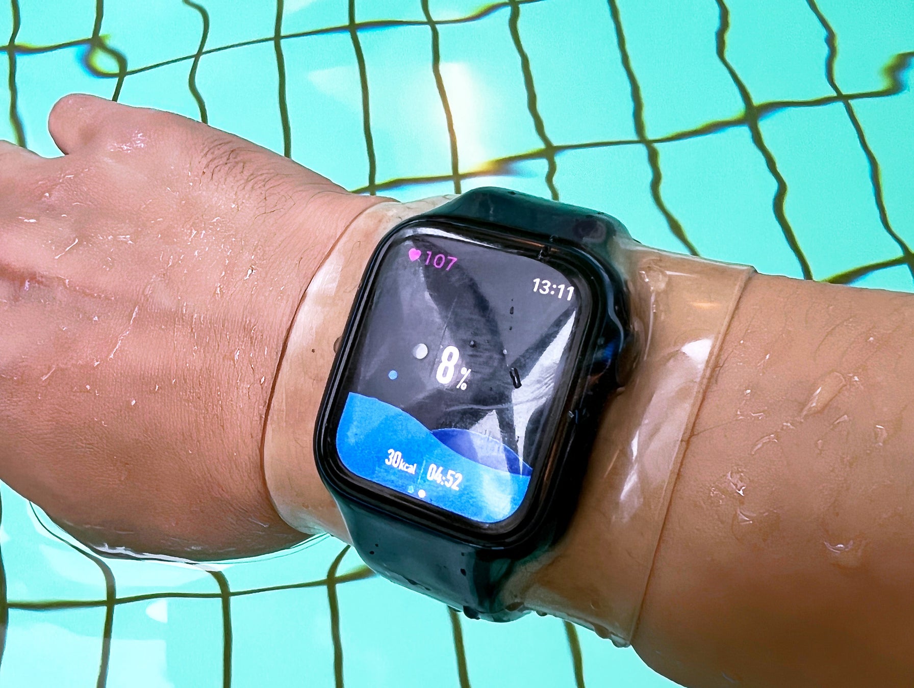 究極のフィット感 泳ぎやすくて見えやすい そして抜群の安全性を実現 プール用スマートウォッチ保護バンド Pool Park Band を発売 株式会社rockin Poolのプレスリリース 究極のフィット感 泳ぎやすくて見えやすい そして抜群の安全性を実現 プール用スマートウォッチ保護バンド Pool Park Band を発売 株式会社rockin Poolのプレスリリース