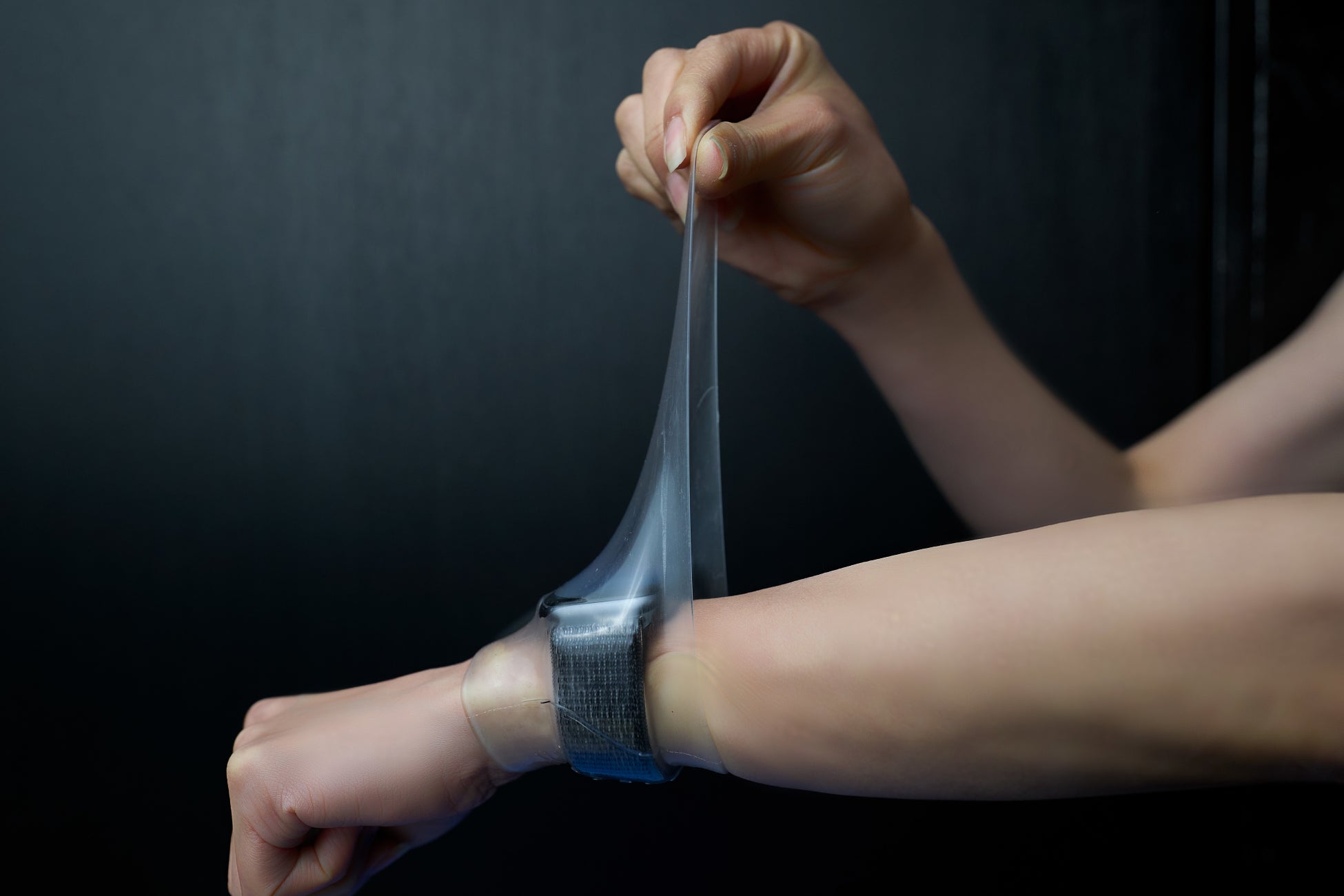 究極のフィット感 泳ぎやすくて見えやすい そして抜群の安全性を実現 プール用スマートウォッチ保護バンド Pool Park Band を発売 株式会社rockin Poolのプレスリリース 究極のフィット感 泳ぎやすくて見えやすい そして抜群の安全性を実現 プール用スマートウォッチ保護バンド Pool Park Band を発売 株式会社rockin Poolのプレスリリース