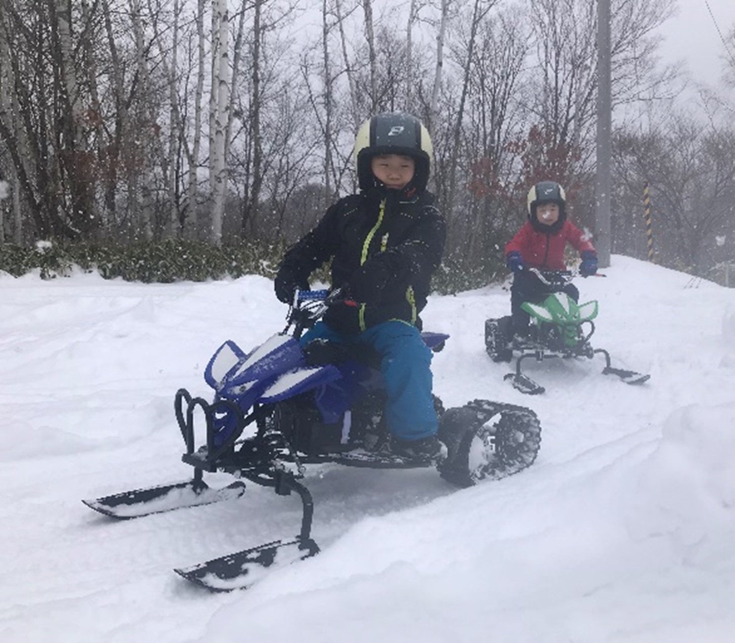 キッズスノーモービル