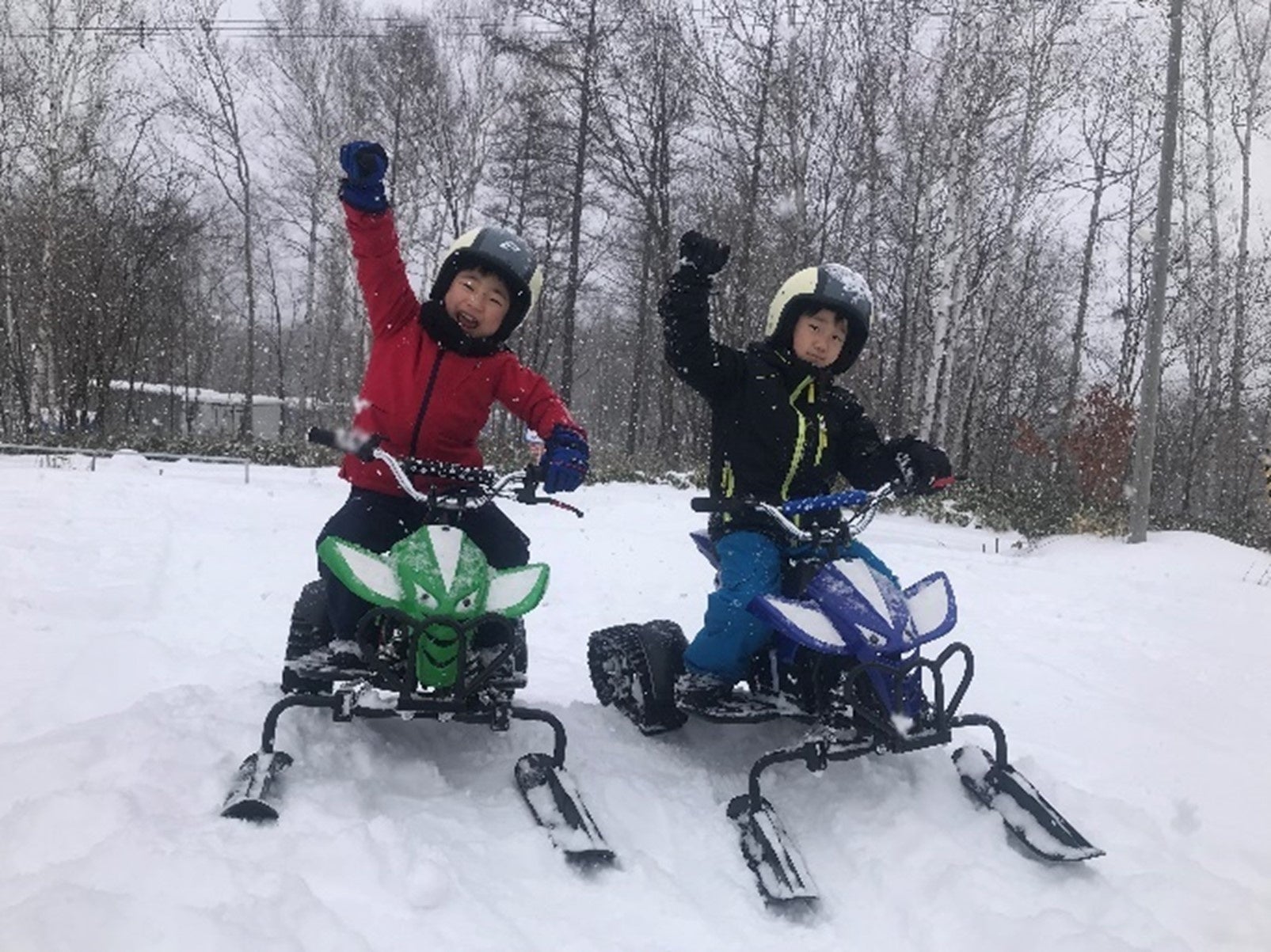 キッズスノーモービル