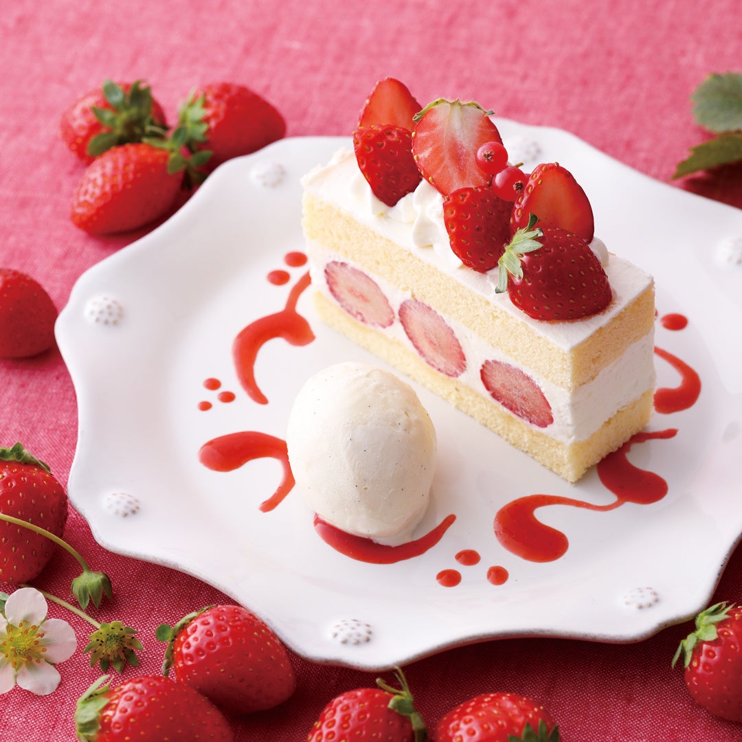苺のショートケーキ バニラアイス添え