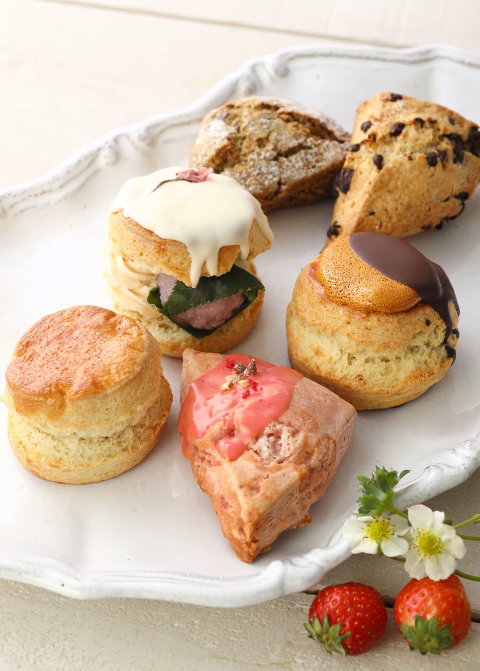 Bakers Gonna Bake 桜餅 苺の味わい お花見スコーンサンドを新発売 苺のスコーン ドリンクも期間限定で登場 株式会社サザビーリーグ アイビーカンパニーのプレスリリース Bakers Gonna Bake 桜餅 苺の味わい お花見スコーンサンドを新発売 苺のスコーン ドリンクも期間限定で登場 株式会社サザビーリーグ アイビーカンパニーのプレスリリース