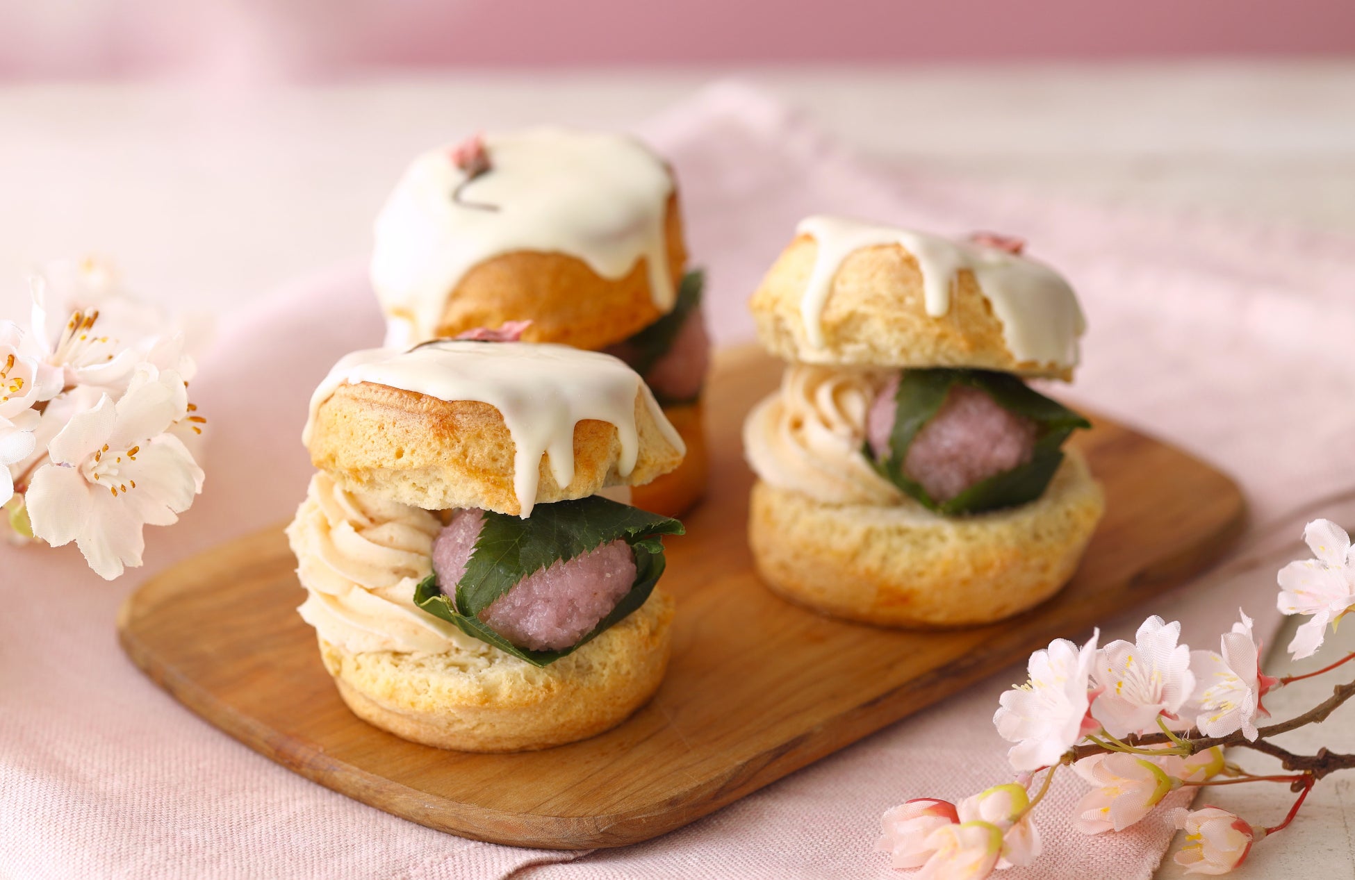 Bakers Gonna Bake 桜餅 苺の味わい お花見スコーンサンドを新発売 苺のスコーン ドリンクも期間限定で登場 株式会社サザビーリーグ アイビーカンパニーのプレスリリース Bakers Gonna Bake 桜餅 苺の味わい お花見スコーンサンドを新発売 苺のスコーン ドリンクも期間限定で登場 株式会社サザビーリーグ アイビーカンパニーのプレスリリース
