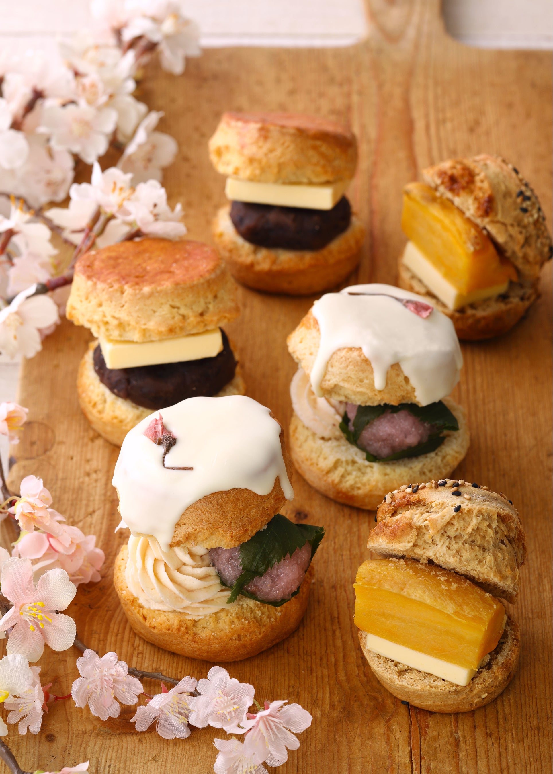 BAKERS gonna BAKE】桜餅×苺の味わい、お花見スコーンサンドを新