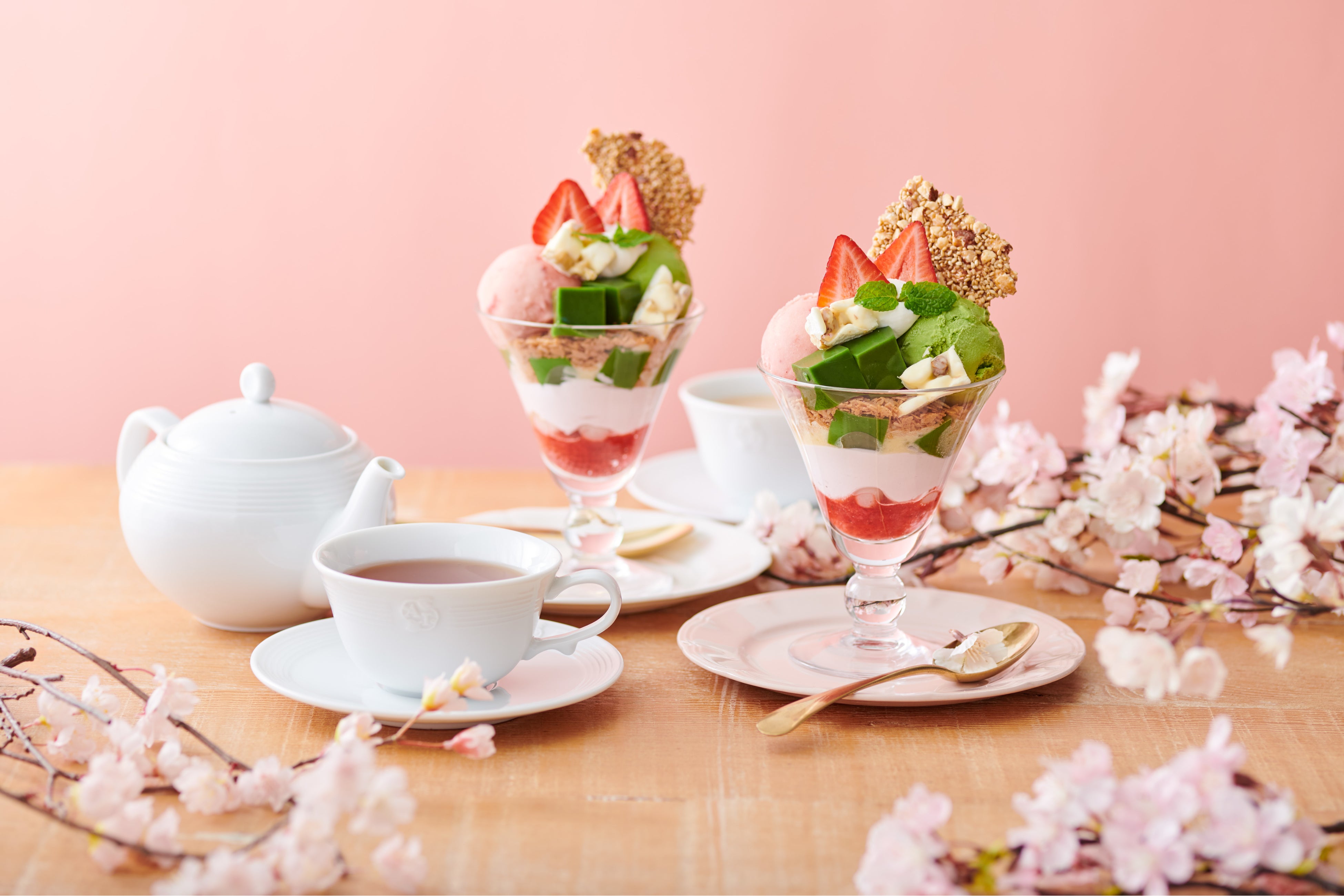 苺と抹茶のパフェ集合イメージ