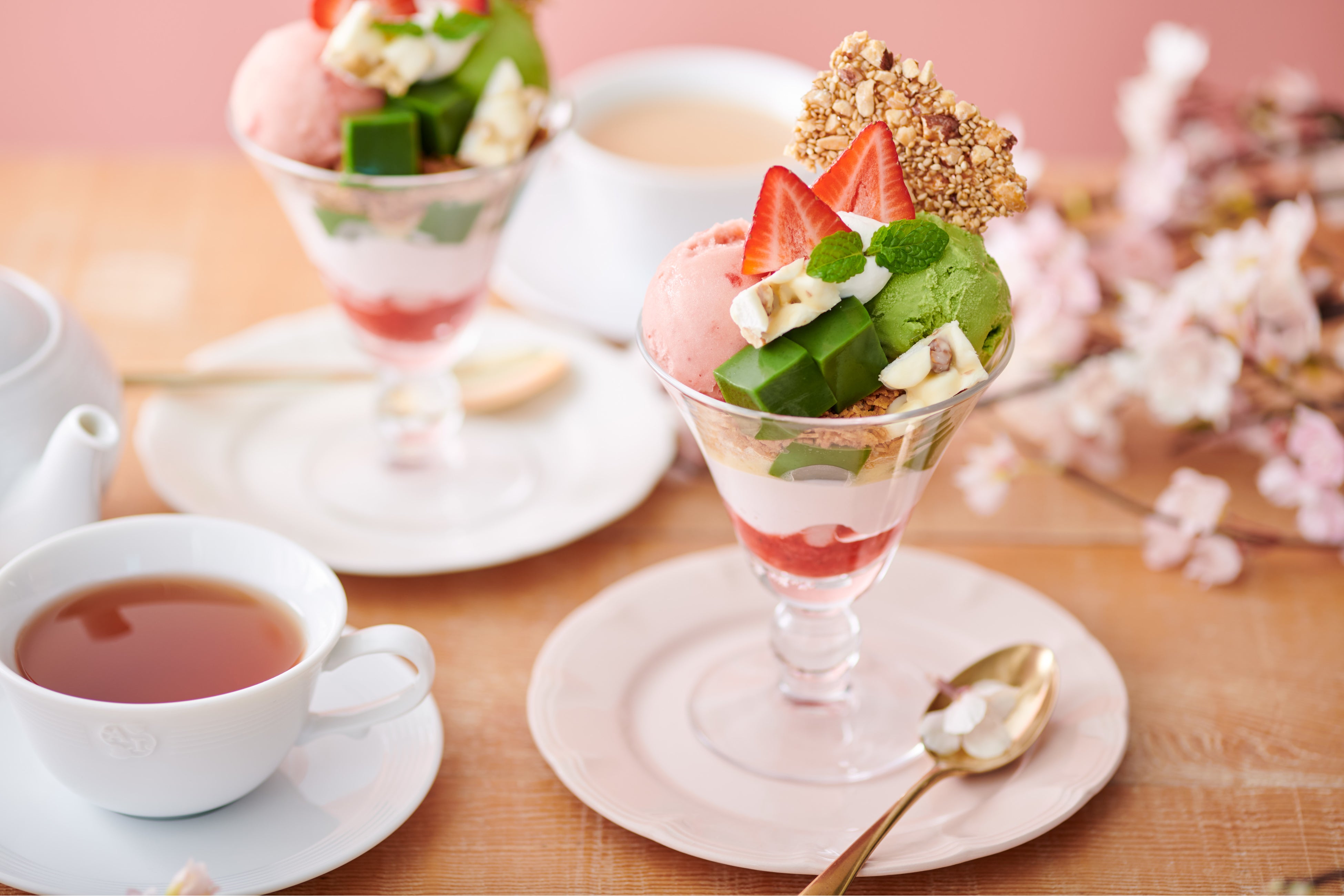 苺と抹茶のパフェ集合イメージ2